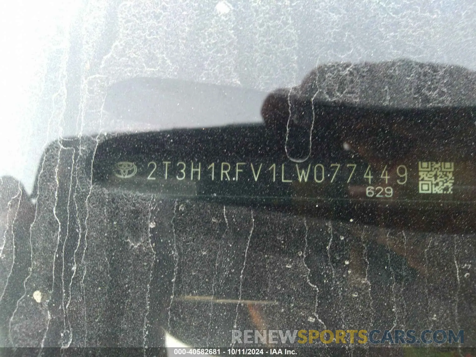 9 Photograph of a damaged car 2T3H1RFV1LW077449 TOYOTA RAV4 2020