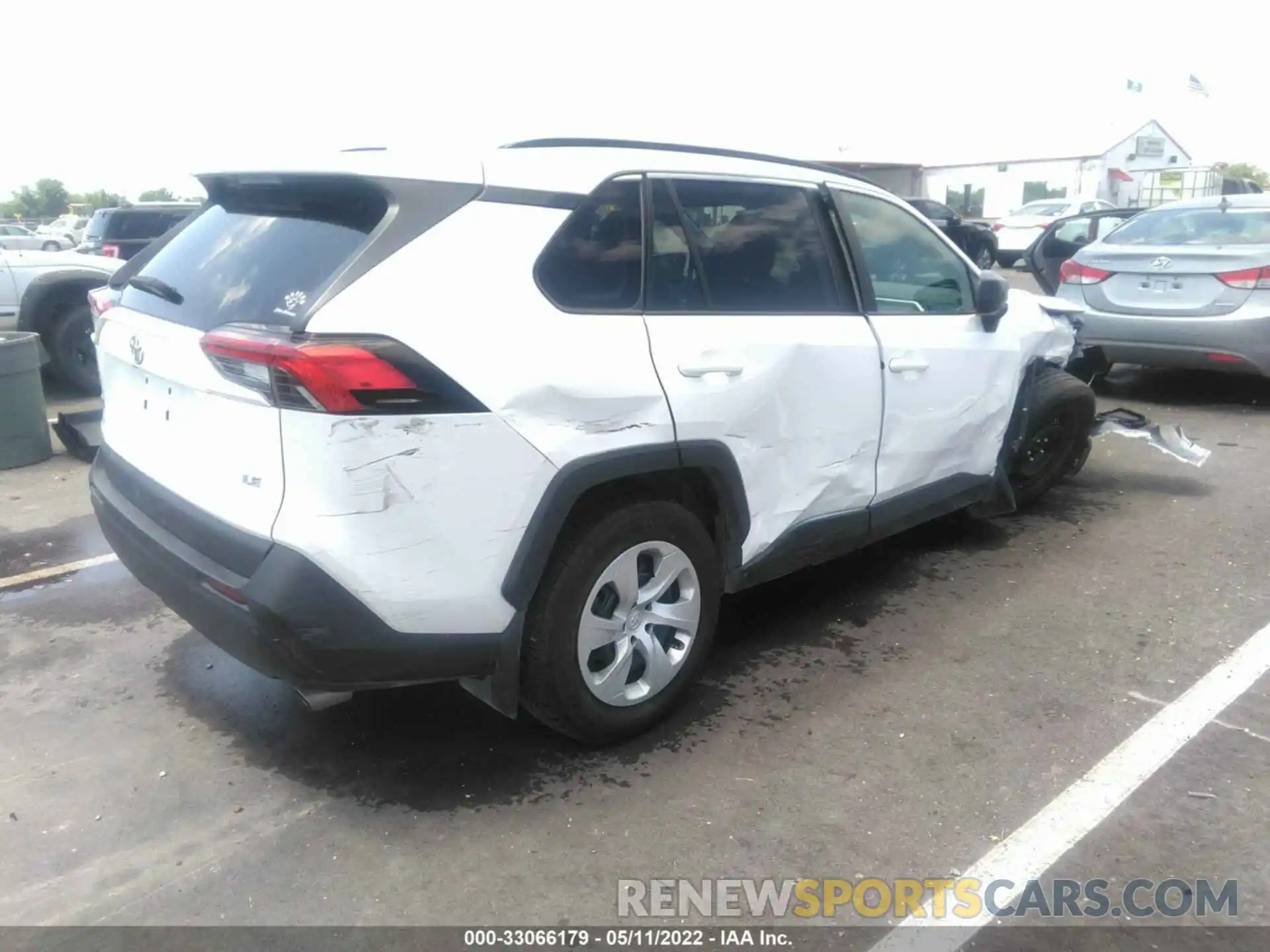 4 Photograph of a damaged car 2T3H1RFV1LW085468 TOYOTA RAV4 2020