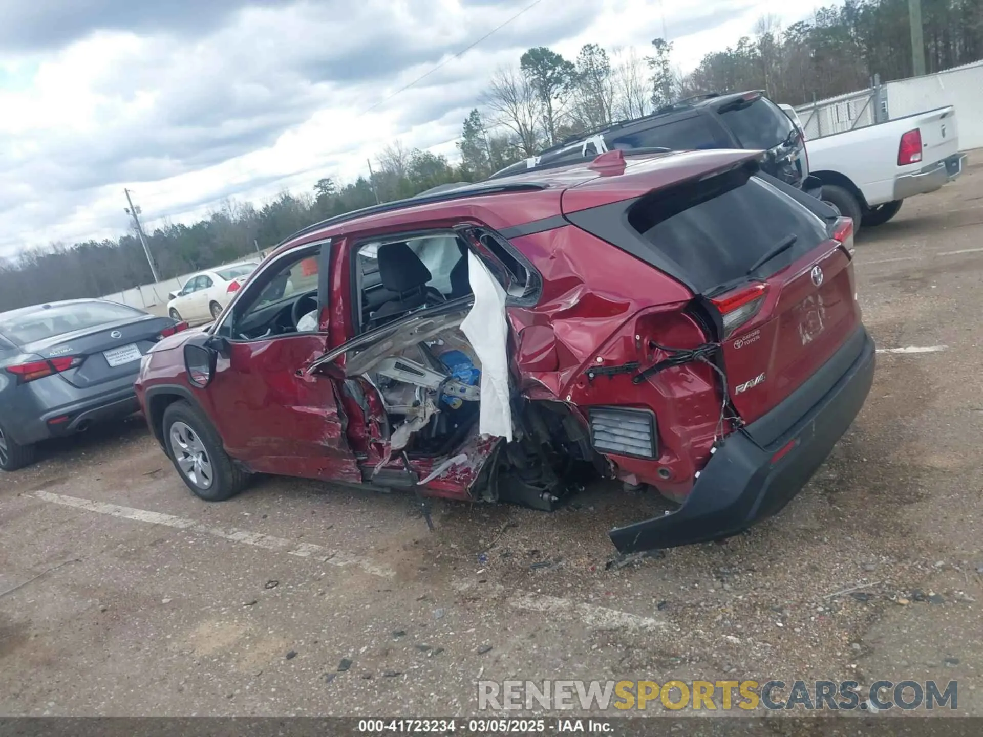 15 Photograph of a damaged car 2T3H1RFV1LW100499 TOYOTA RAV4 2020