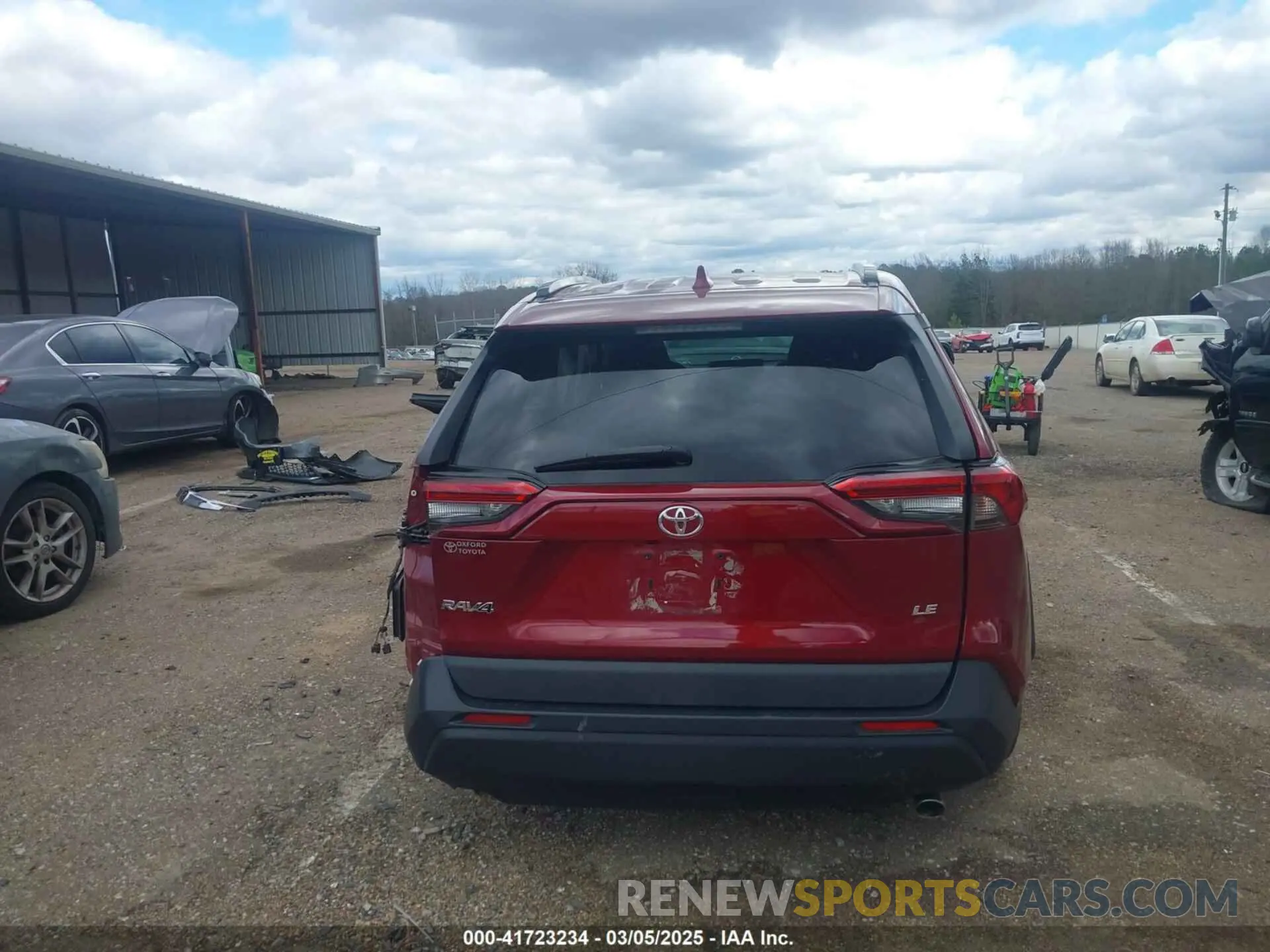 17 Photograph of a damaged car 2T3H1RFV1LW100499 TOYOTA RAV4 2020