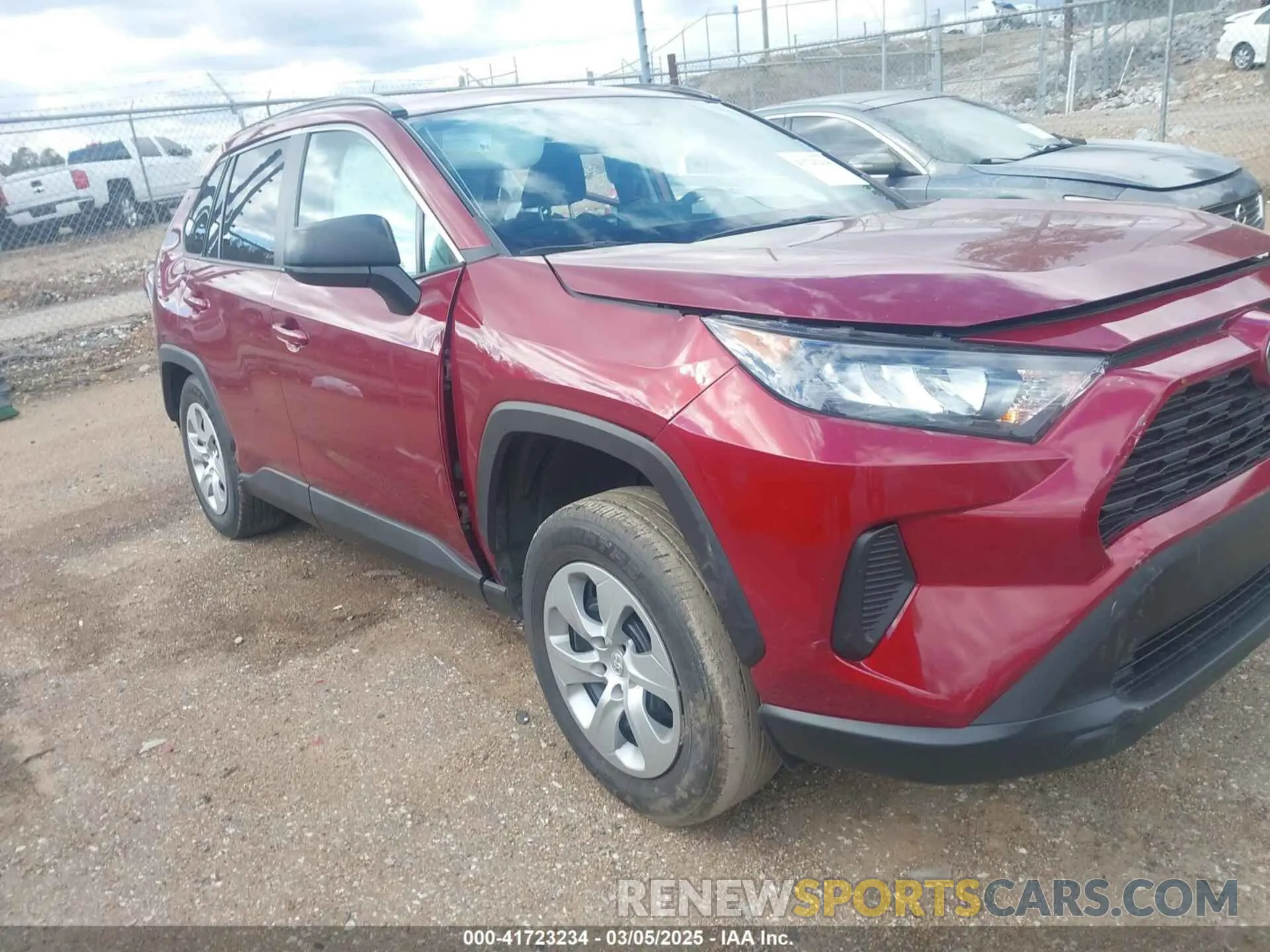 18 Photograph of a damaged car 2T3H1RFV1LW100499 TOYOTA RAV4 2020