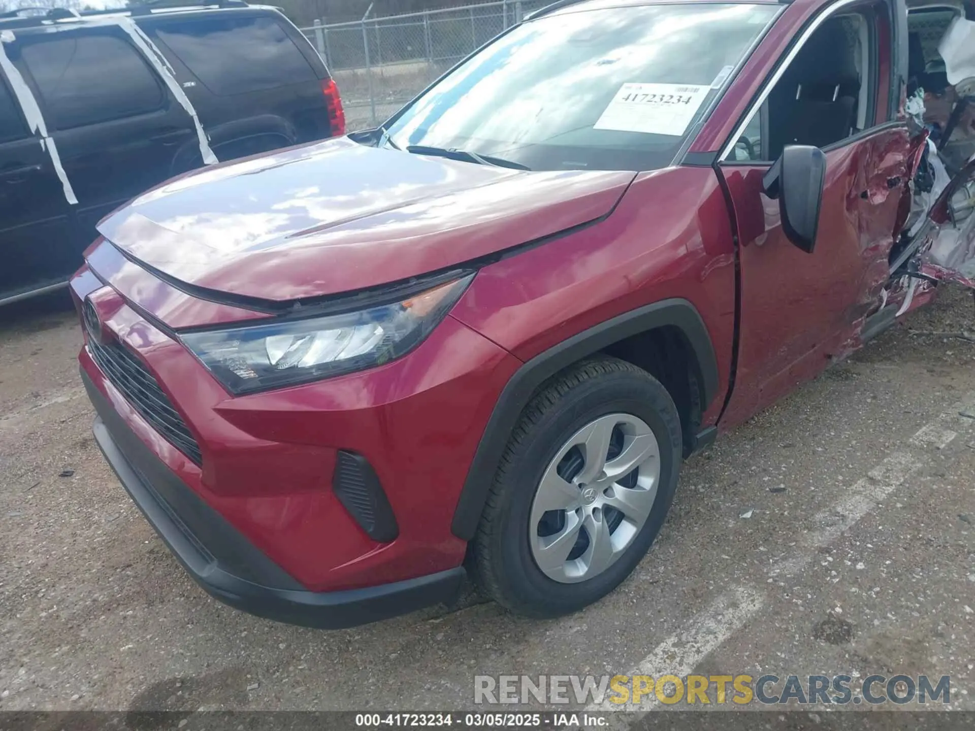19 Photograph of a damaged car 2T3H1RFV1LW100499 TOYOTA RAV4 2020