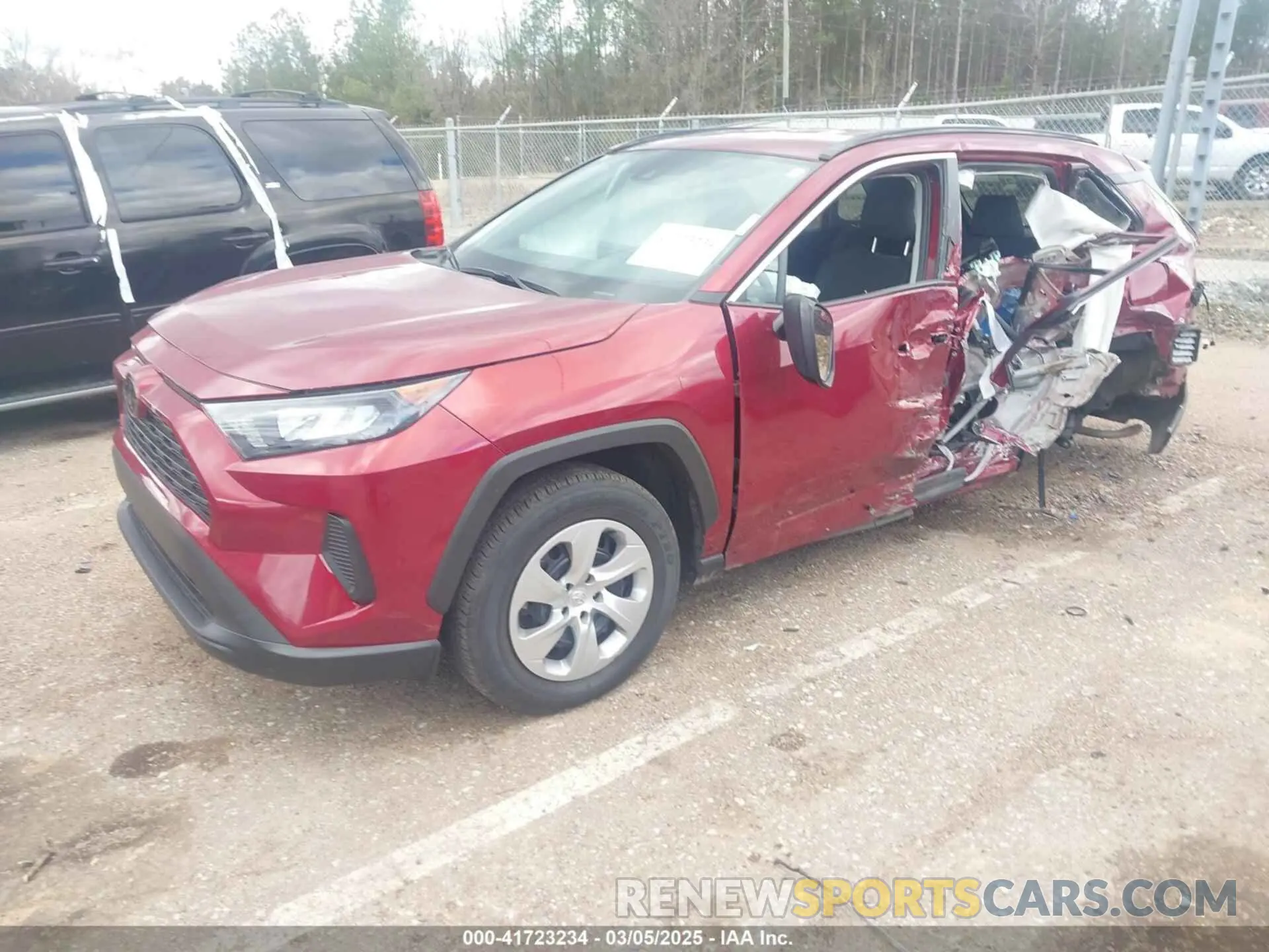2 Photograph of a damaged car 2T3H1RFV1LW100499 TOYOTA RAV4 2020