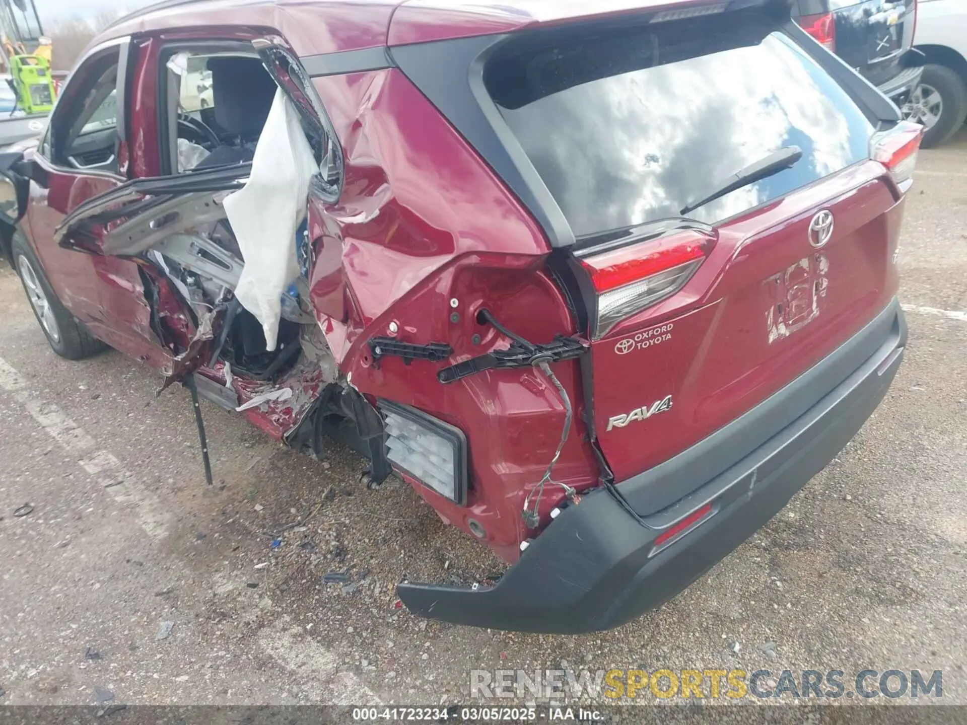 21 Photograph of a damaged car 2T3H1RFV1LW100499 TOYOTA RAV4 2020
