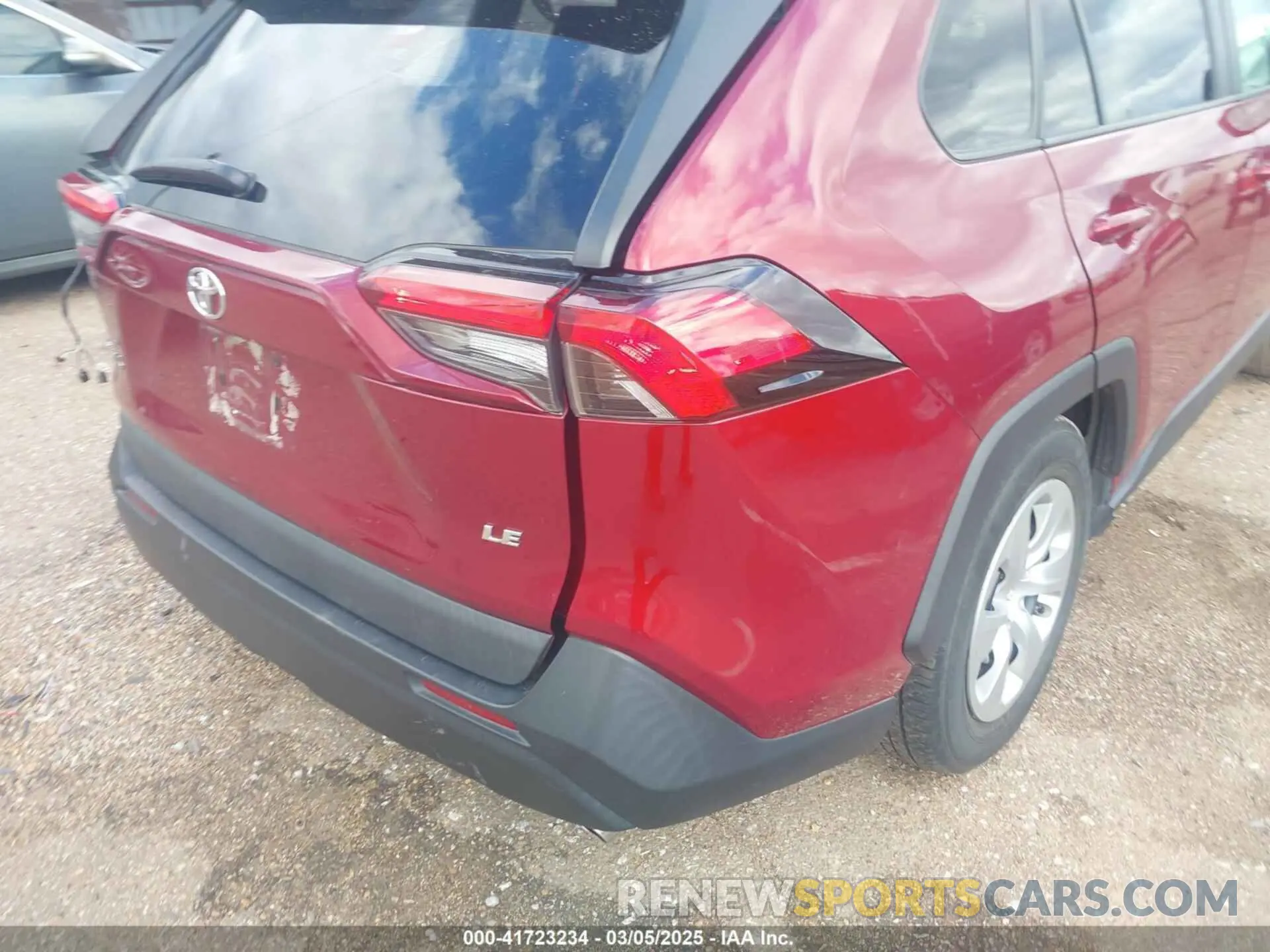 22 Photograph of a damaged car 2T3H1RFV1LW100499 TOYOTA RAV4 2020
