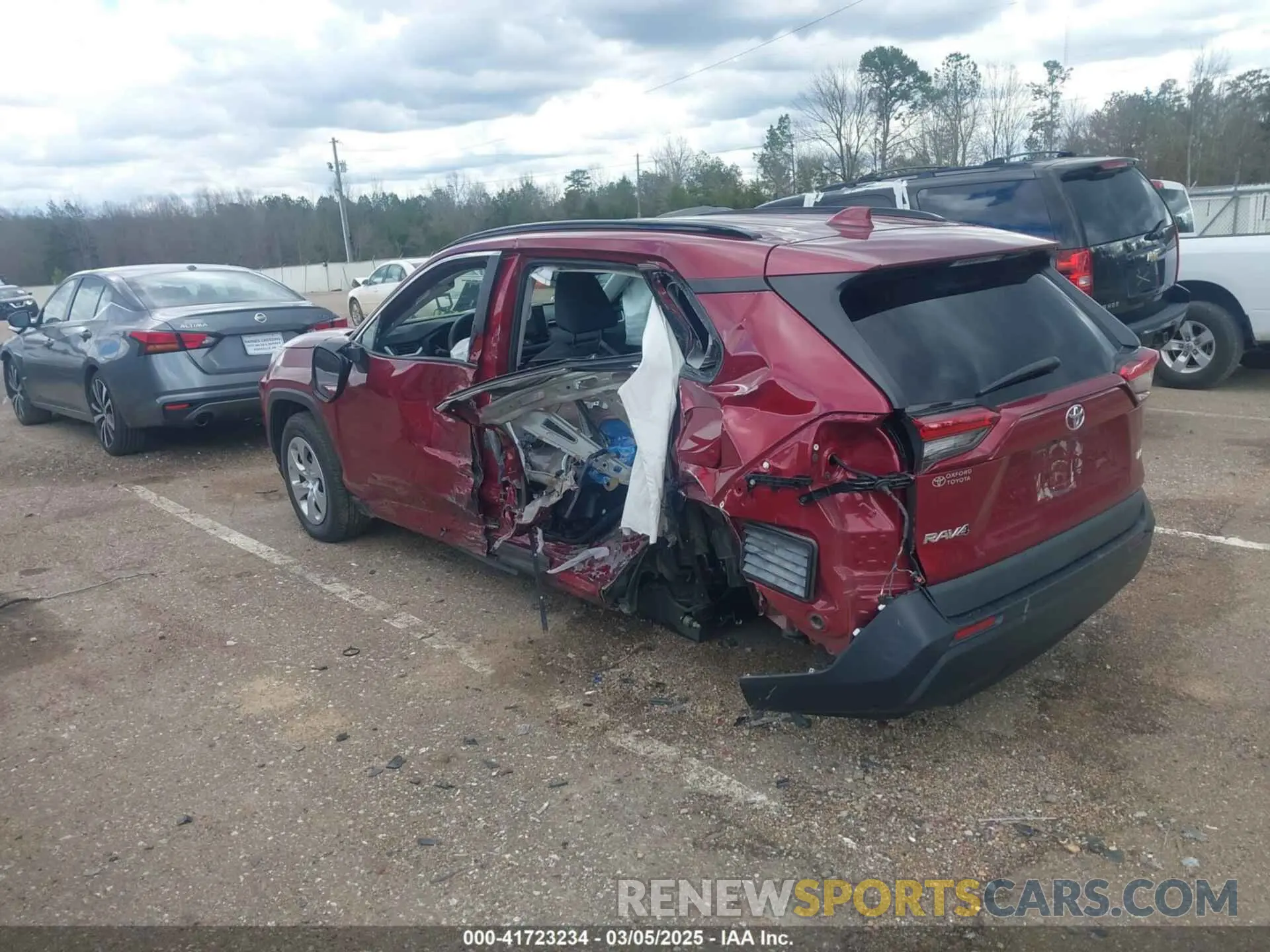 3 Photograph of a damaged car 2T3H1RFV1LW100499 TOYOTA RAV4 2020