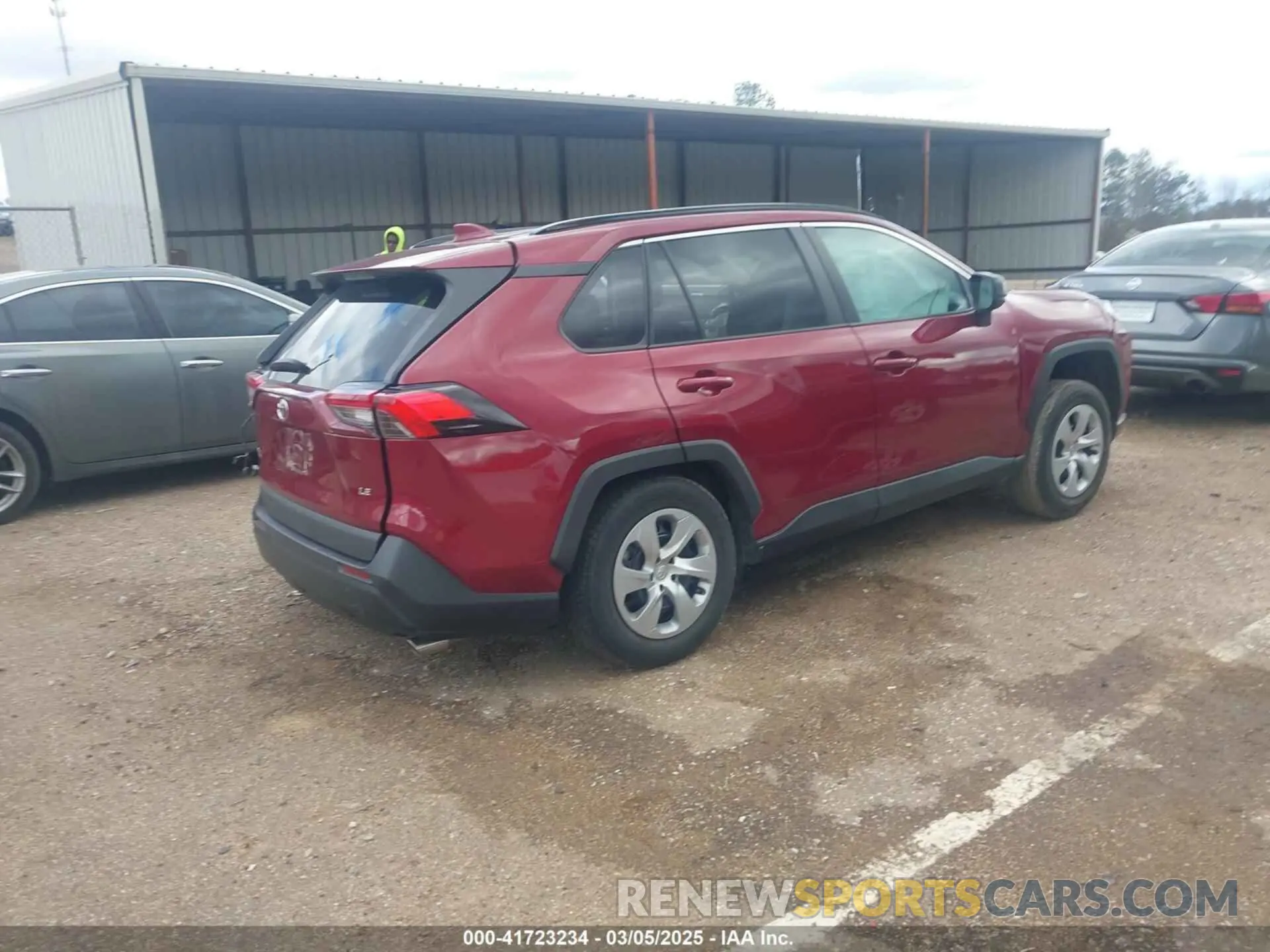 4 Photograph of a damaged car 2T3H1RFV1LW100499 TOYOTA RAV4 2020
