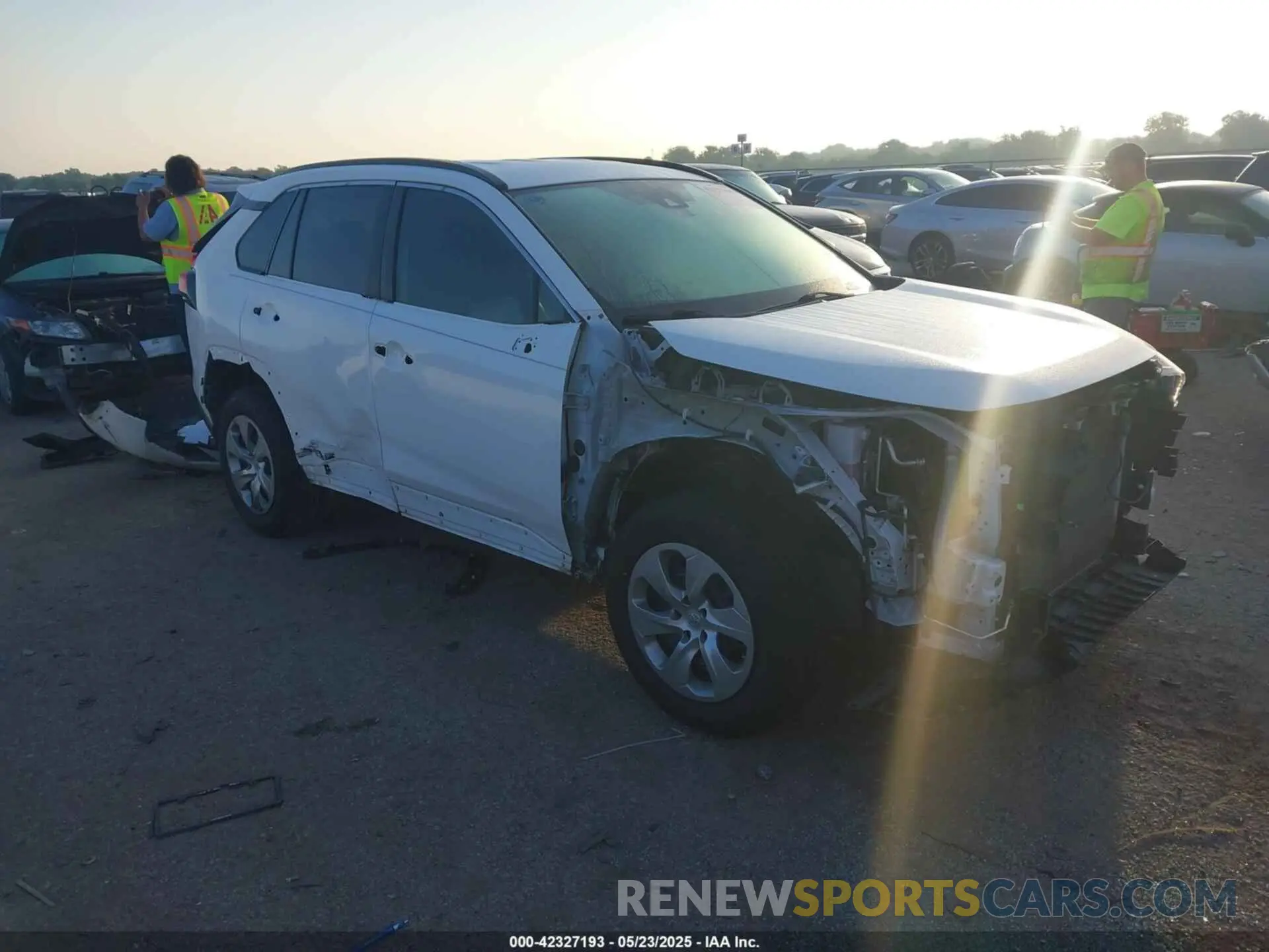 1 Photograph of a damaged car 2T3H1RFV1LW101457 TOYOTA RAV4 2020
