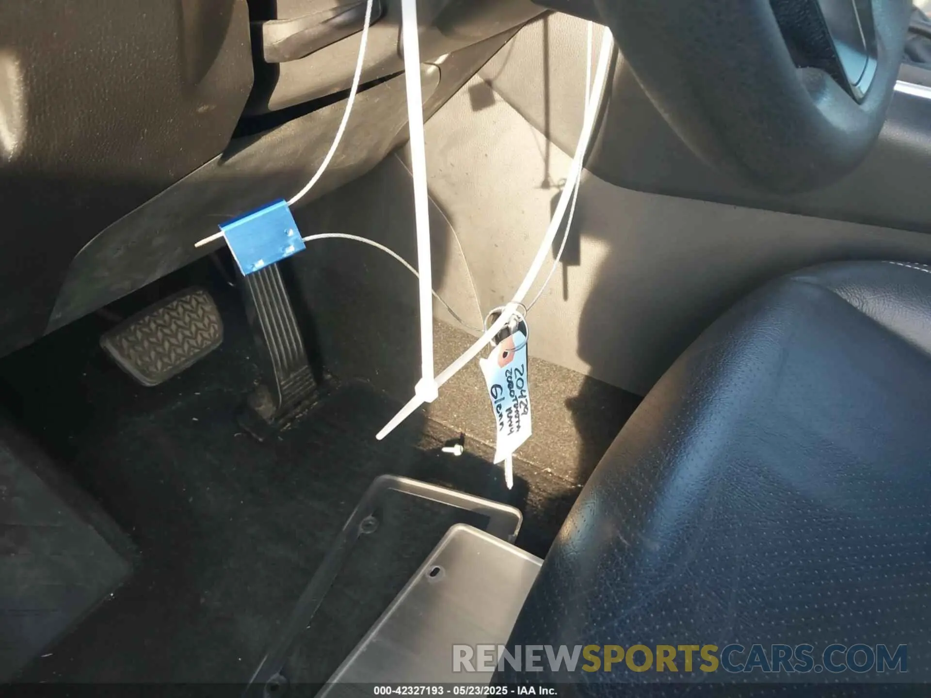 11 Photograph of a damaged car 2T3H1RFV1LW101457 TOYOTA RAV4 2020