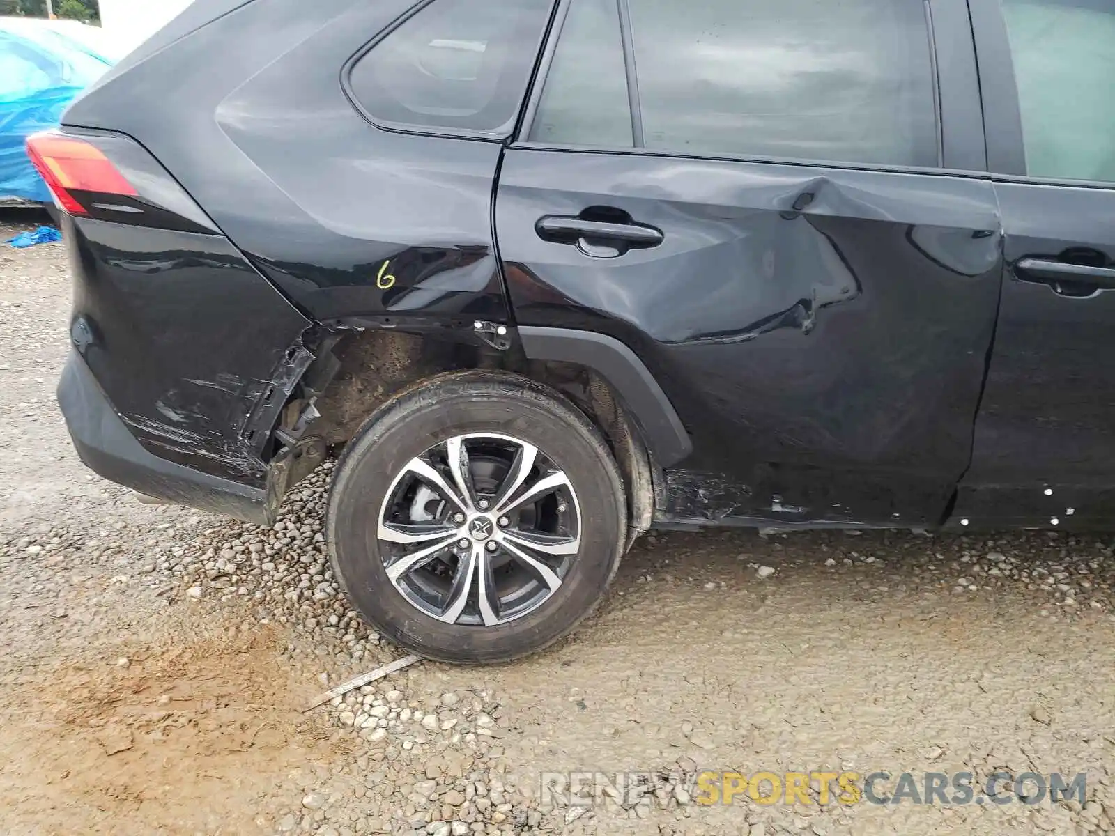 9 Photograph of a damaged car 2T3H1RFV2LC043361 TOYOTA RAV4 2020