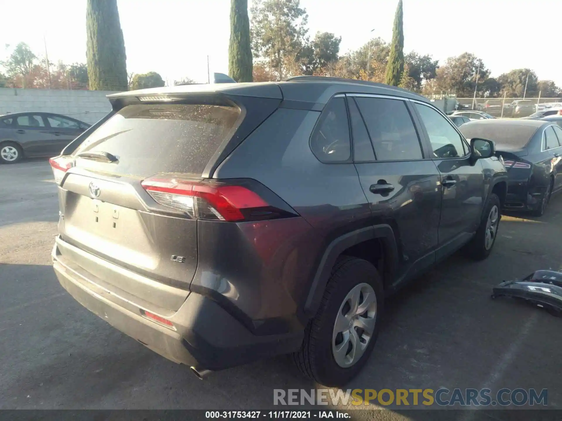 4 Photograph of a damaged car 2T3H1RFV2LC051363 TOYOTA RAV4 2020