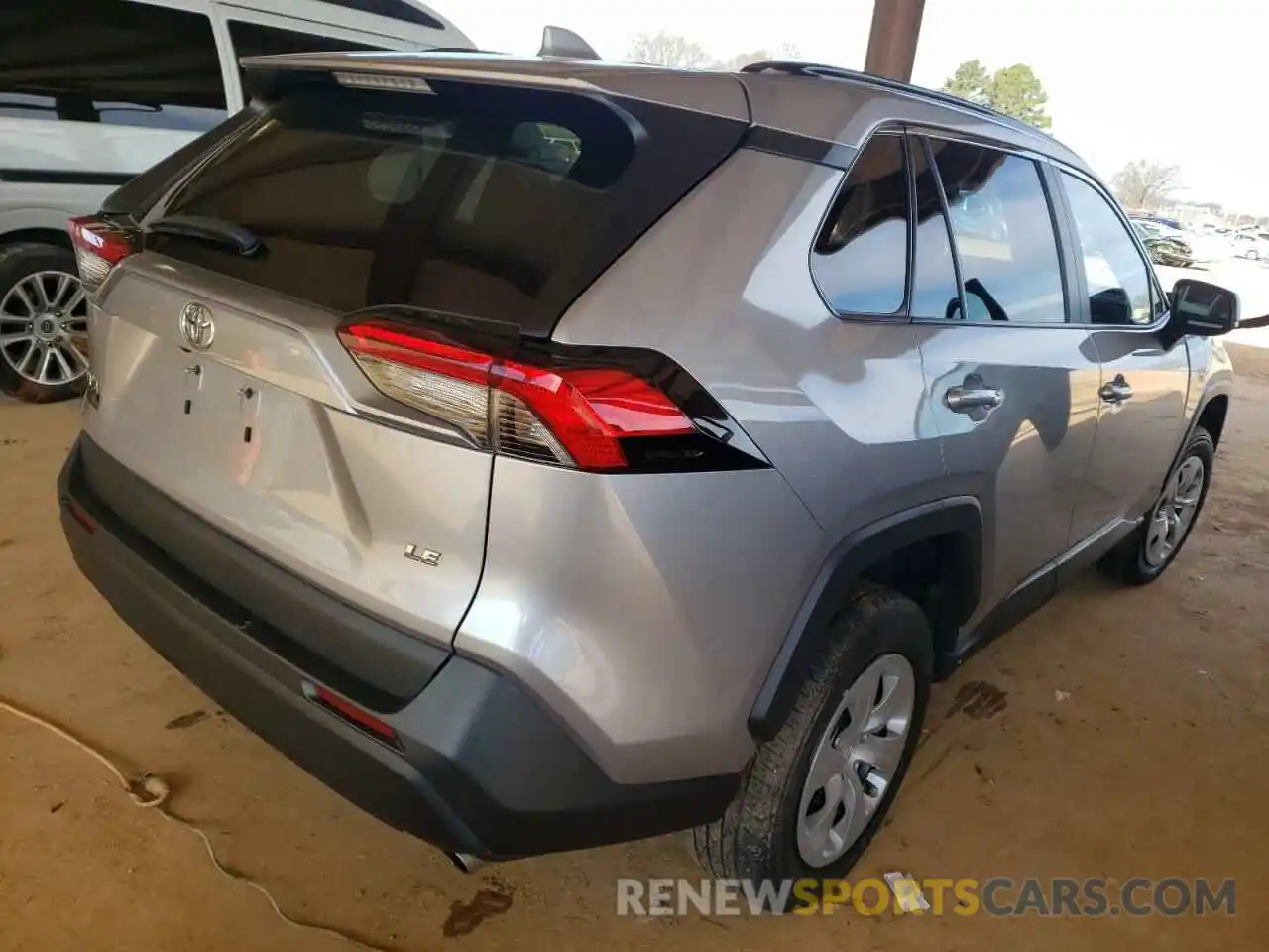 4 Photograph of a damaged car 2T3H1RFV2LC061052 TOYOTA RAV4 2020