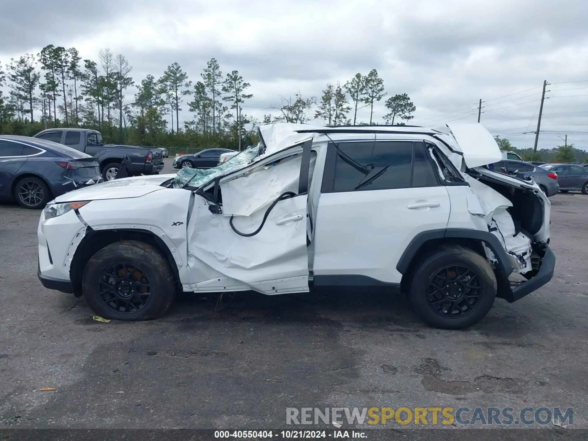14 Photograph of a damaged car 2T3H1RFV2LC069717 TOYOTA RAV4 2020