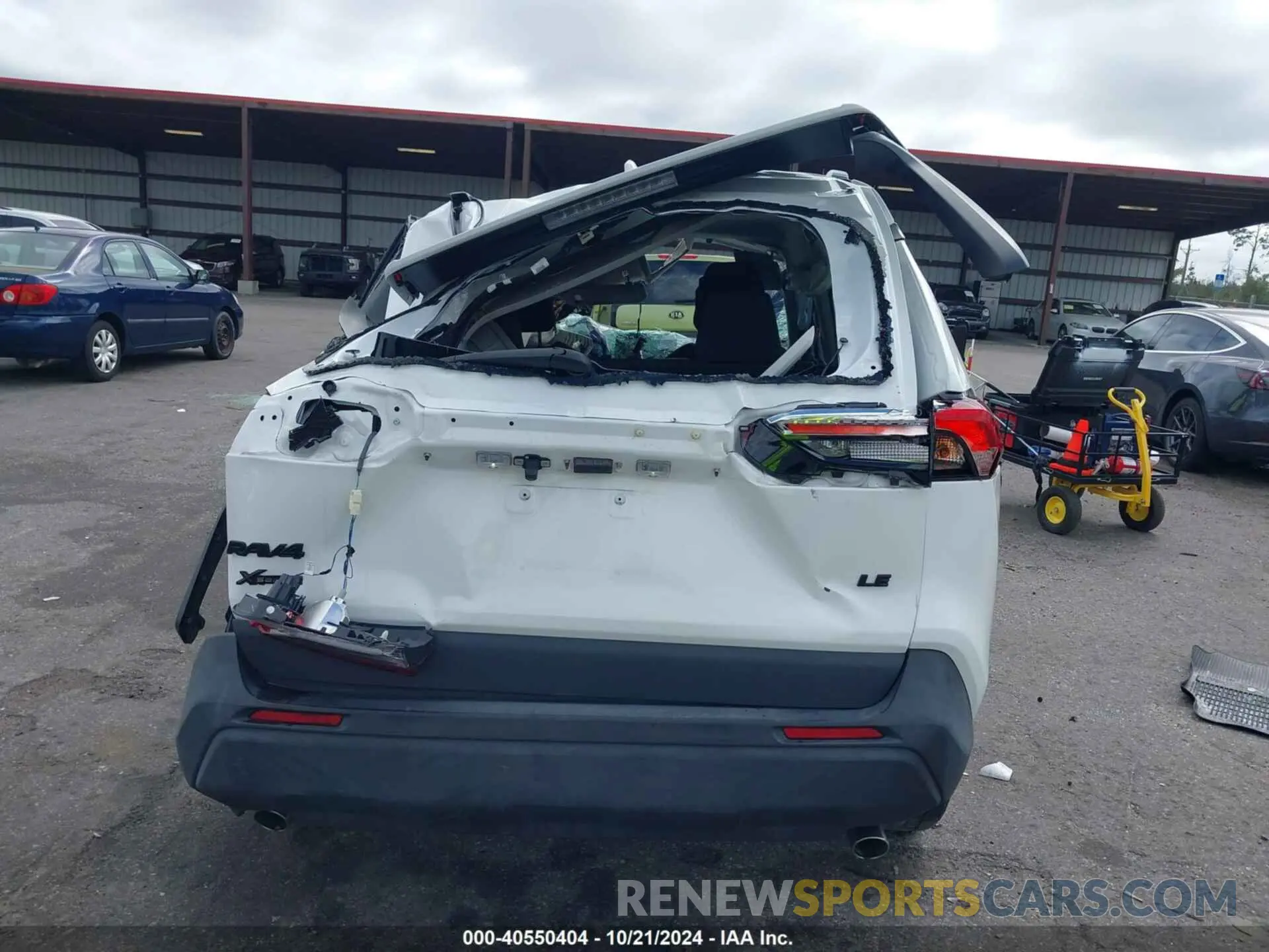 16 Photograph of a damaged car 2T3H1RFV2LC069717 TOYOTA RAV4 2020