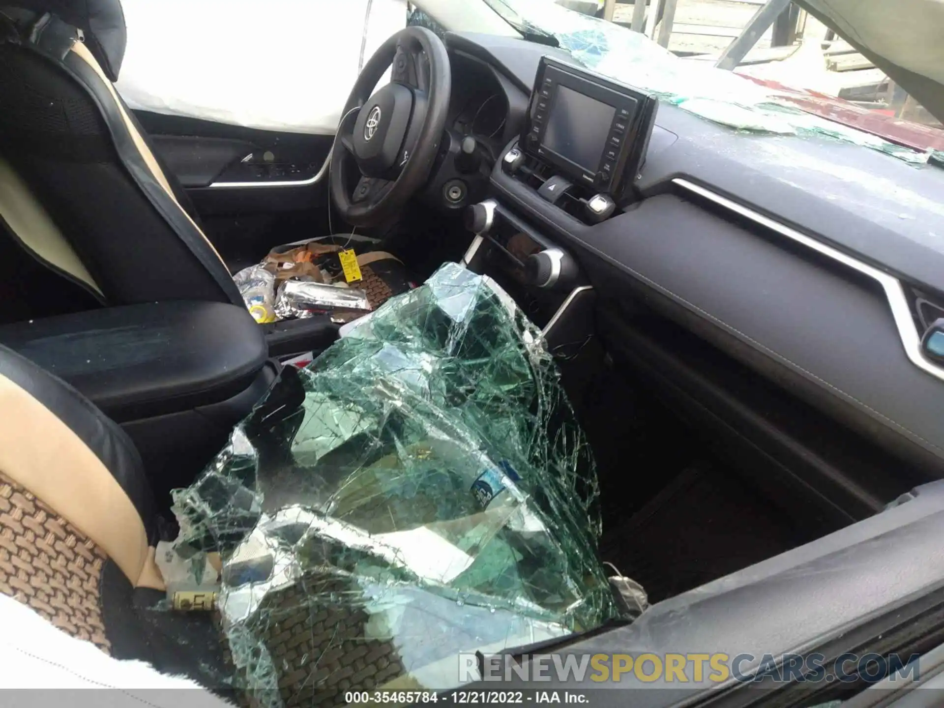 5 Photograph of a damaged car 2T3H1RFV2LC073704 TOYOTA RAV4 2020