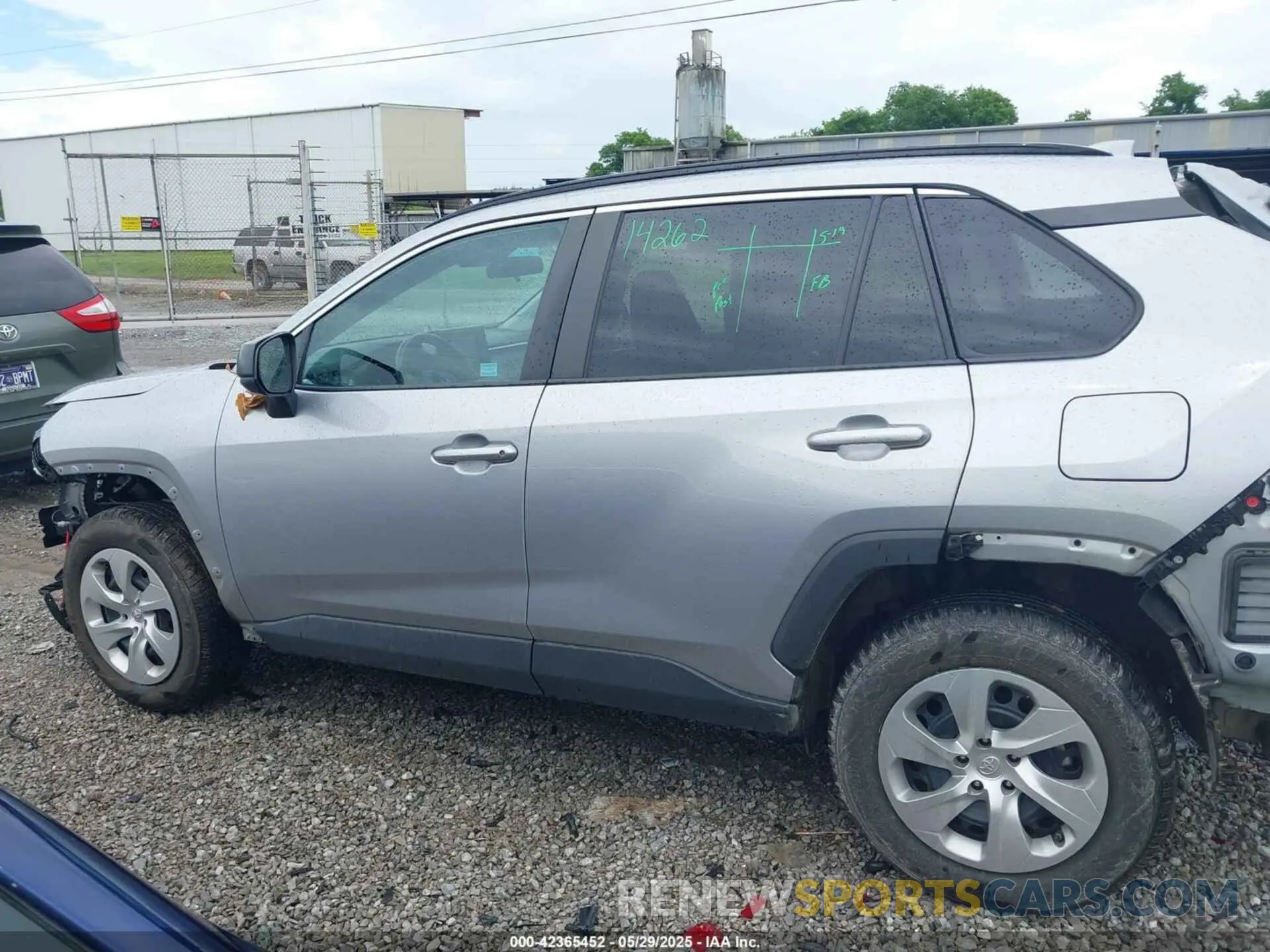 15 Photograph of a damaged car 2T3H1RFV2LC077350 TOYOTA RAV4 2020