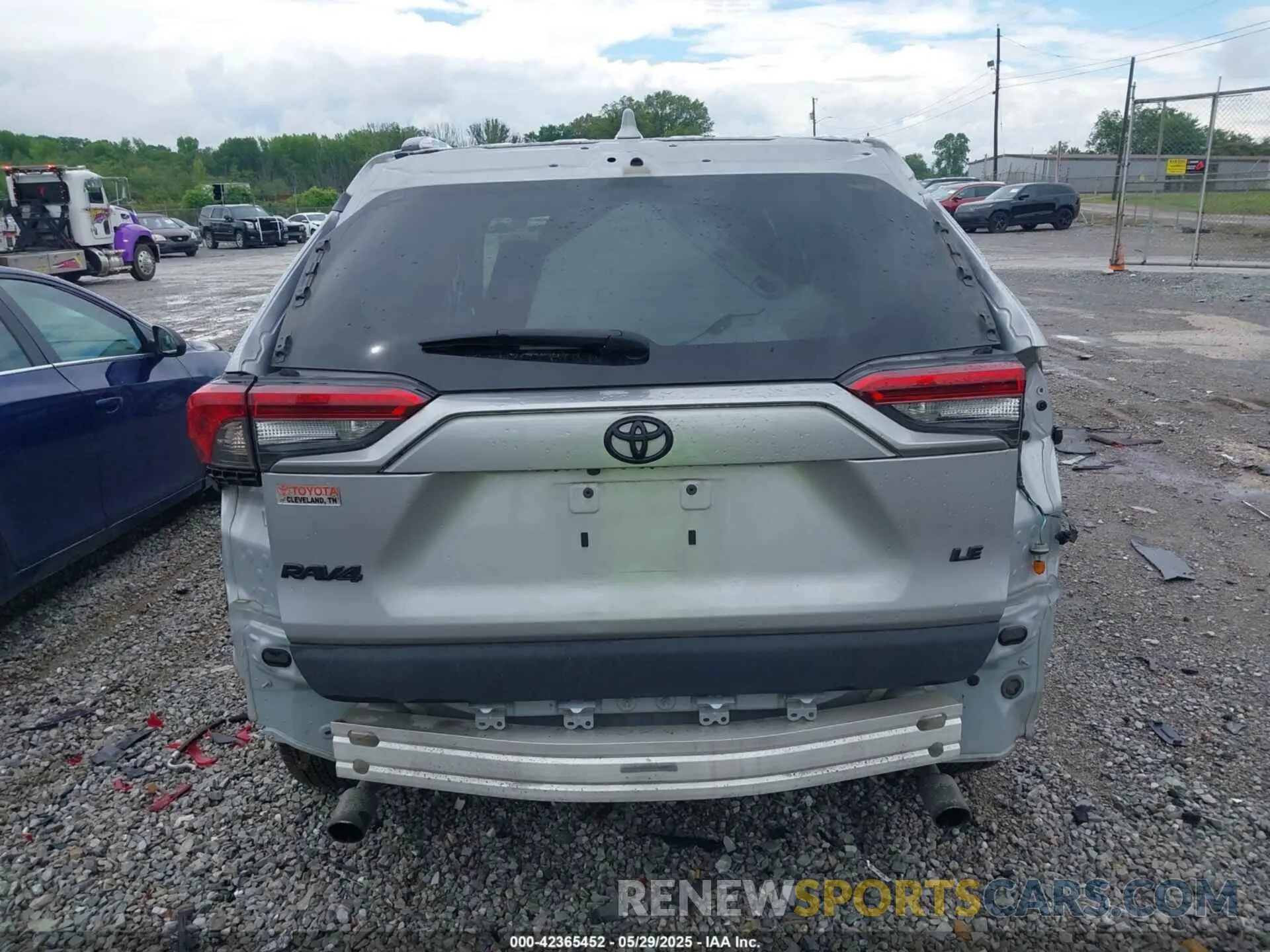 17 Photograph of a damaged car 2T3H1RFV2LC077350 TOYOTA RAV4 2020