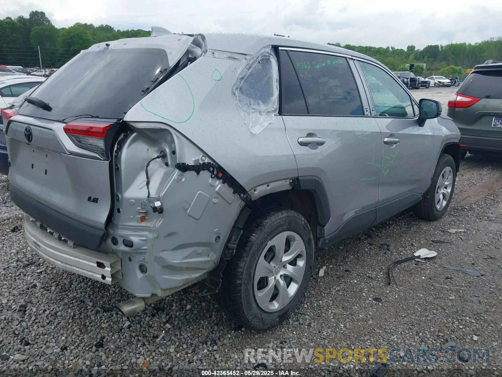 4 Photograph of a damaged car 2T3H1RFV2LC077350 TOYOTA RAV4 2020