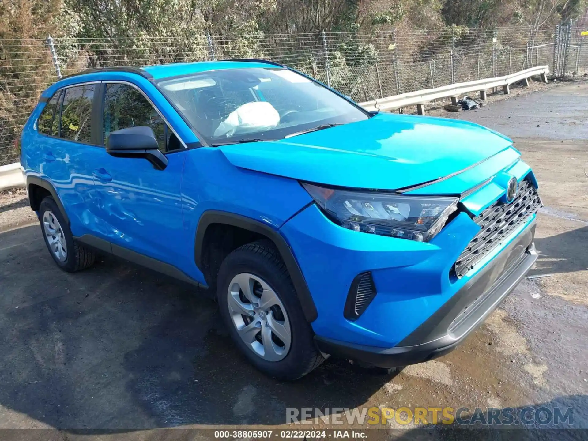 1 Photograph of a damaged car 2T3H1RFV2LC082998 TOYOTA RAV4 2020