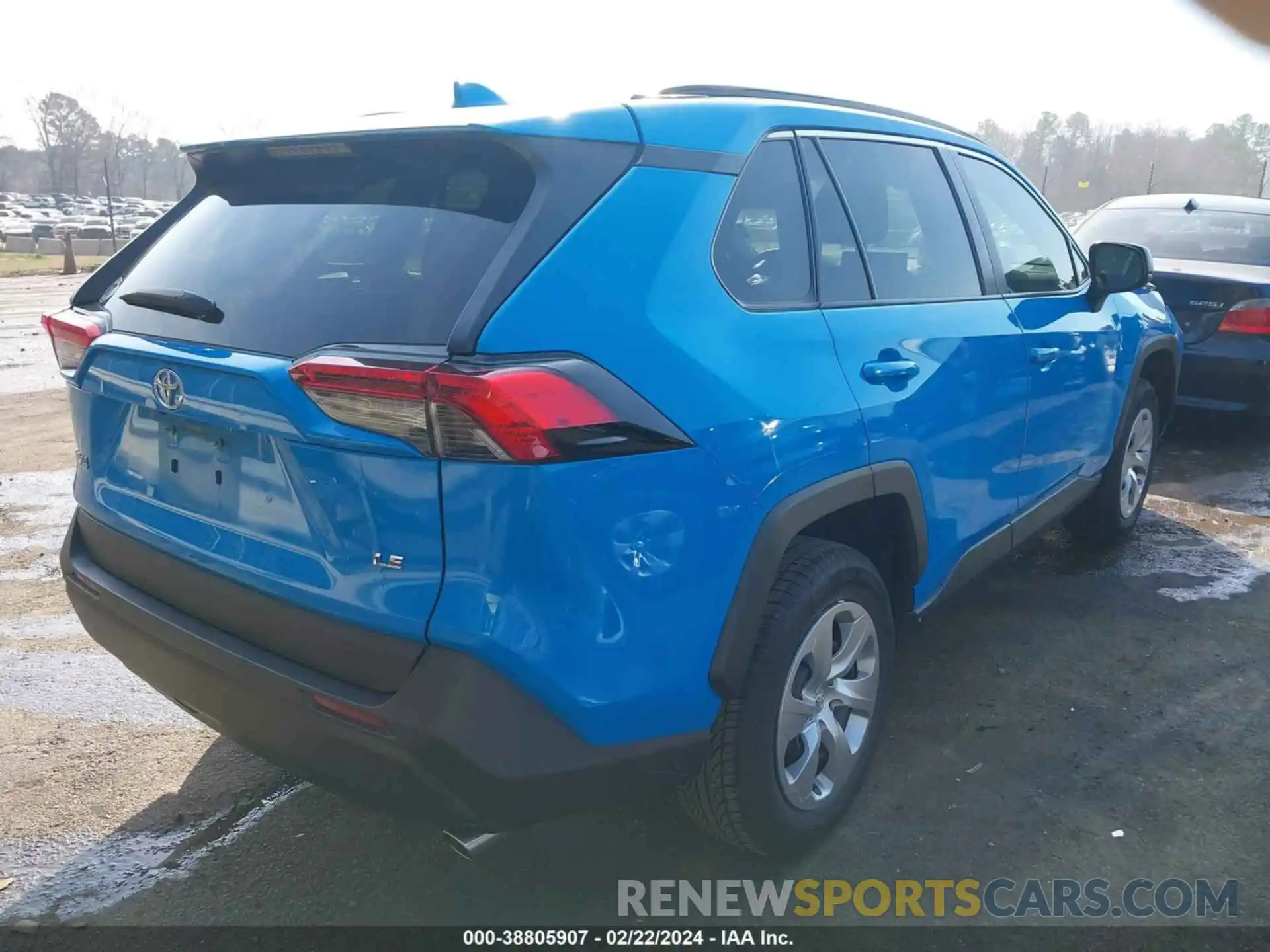 4 Photograph of a damaged car 2T3H1RFV2LC082998 TOYOTA RAV4 2020