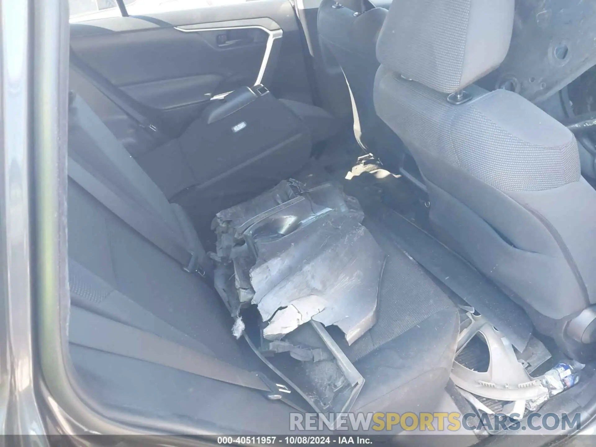 8 Photograph of a damaged car 2T3H1RFV2LW058800 TOYOTA RAV4 2020