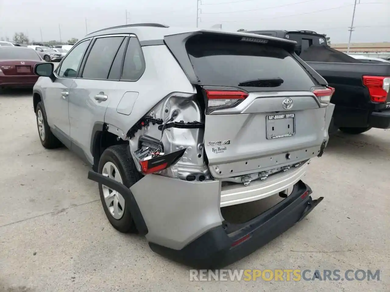 3 Photograph of a damaged car 2T3H1RFV2LW061101 TOYOTA RAV4 2020