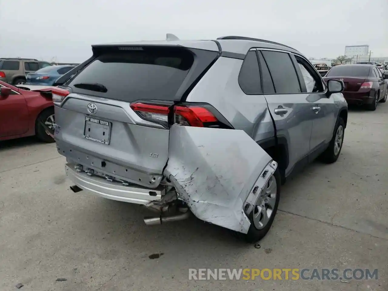 4 Photograph of a damaged car 2T3H1RFV2LW061101 TOYOTA RAV4 2020