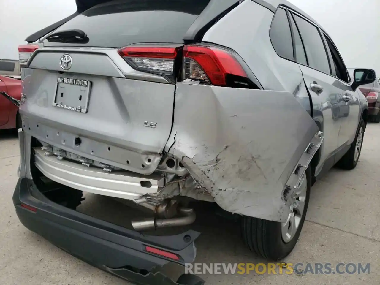 9 Photograph of a damaged car 2T3H1RFV2LW061101 TOYOTA RAV4 2020