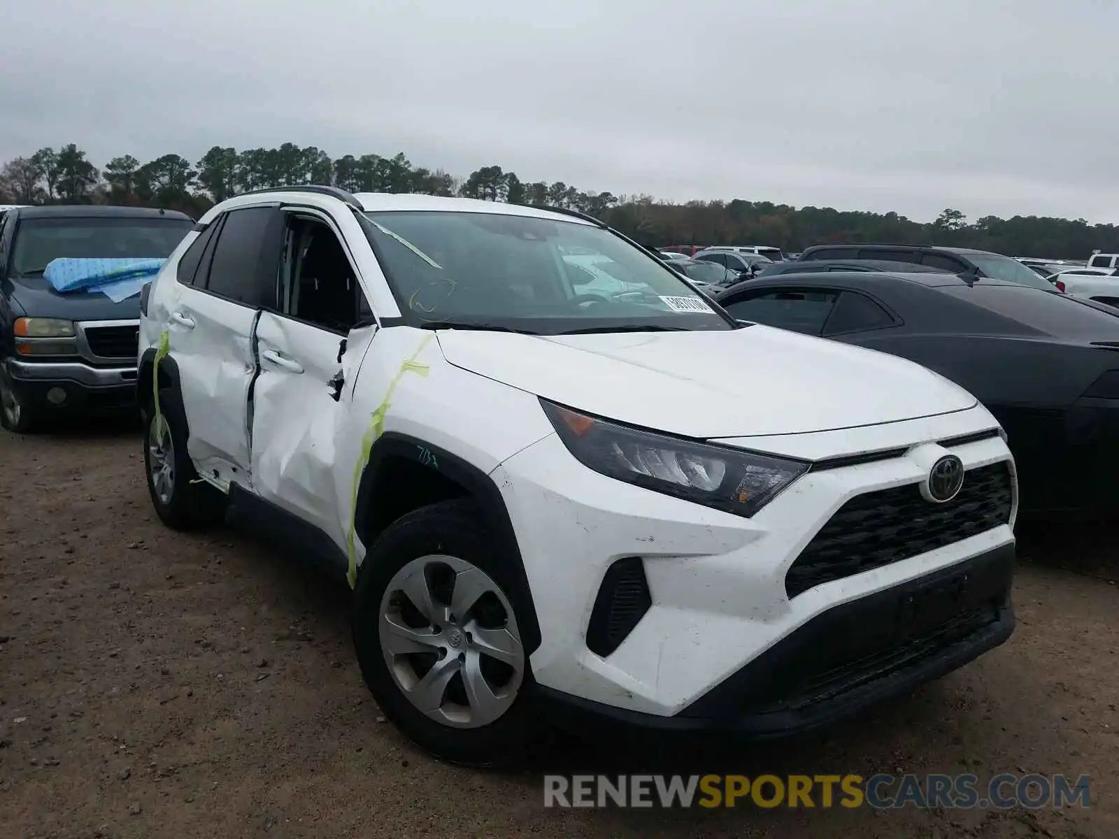 1 Photograph of a damaged car 2T3H1RFV2LW081039 TOYOTA RAV4 2020