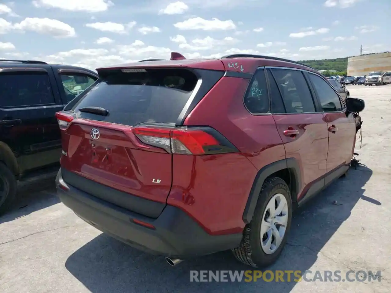 4 Photograph of a damaged car 2T3H1RFV2LW090243 TOYOTA RAV4 2020