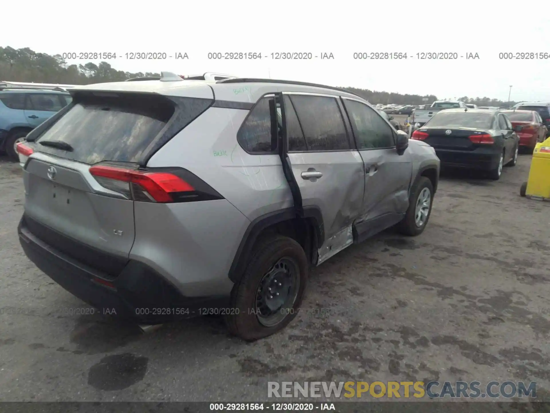 4 Photograph of a damaged car 2T3H1RFV3LC042414 TOYOTA RAV4 2020