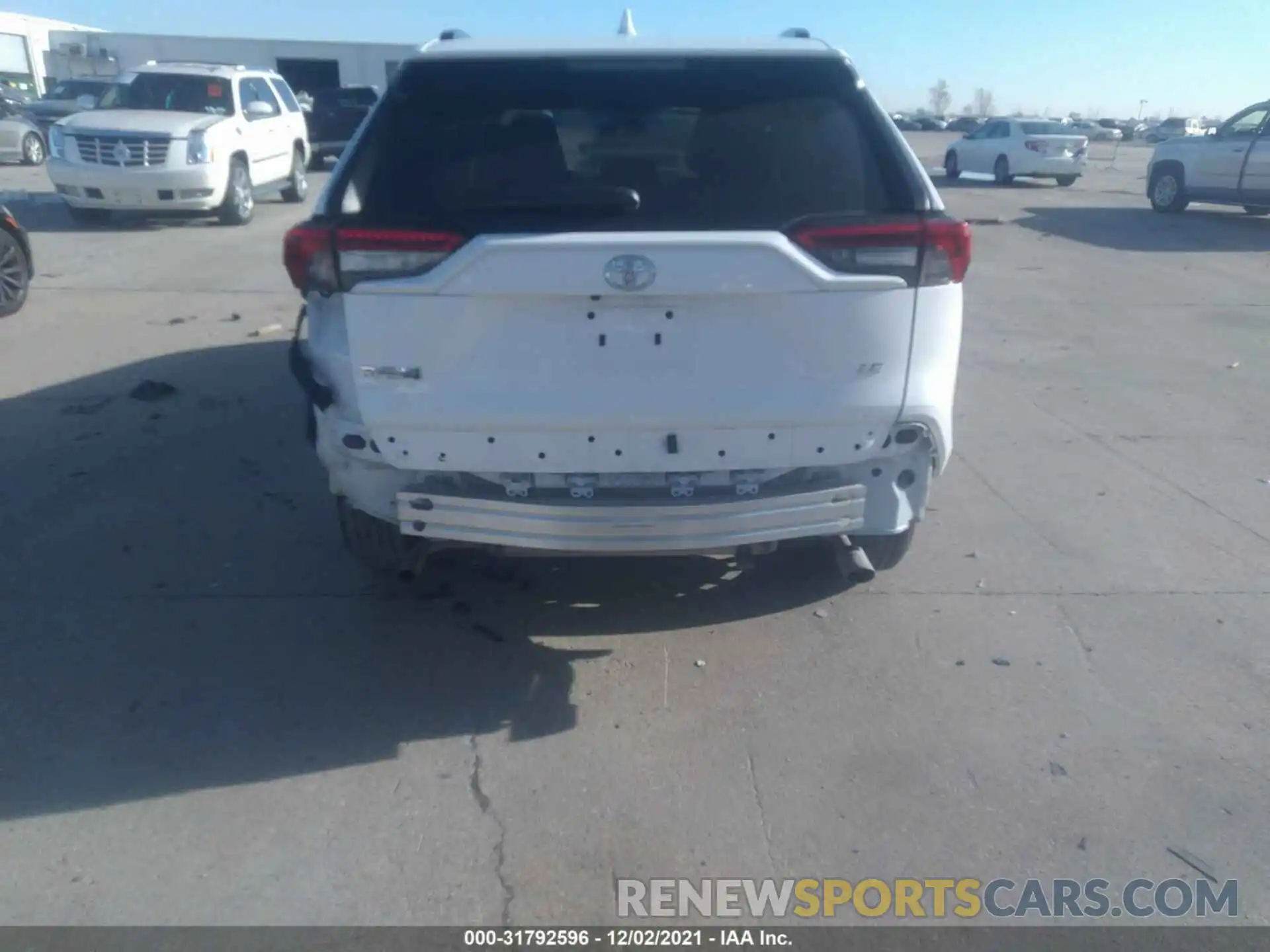 6 Photograph of a damaged car 2T3H1RFV3LC045202 TOYOTA RAV4 2020