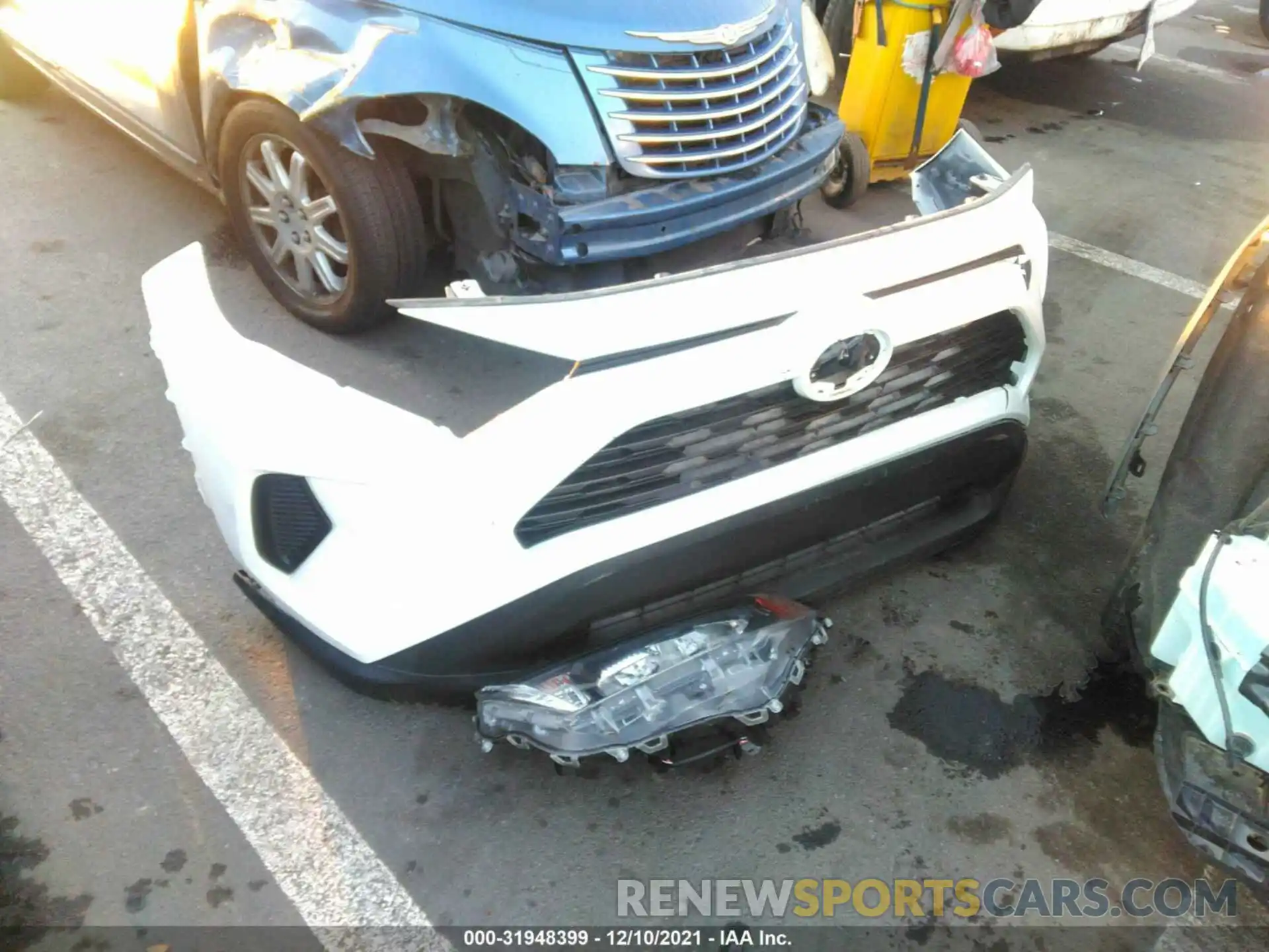 11 Photograph of a damaged car 2T3H1RFV3LC053591 TOYOTA RAV4 2020