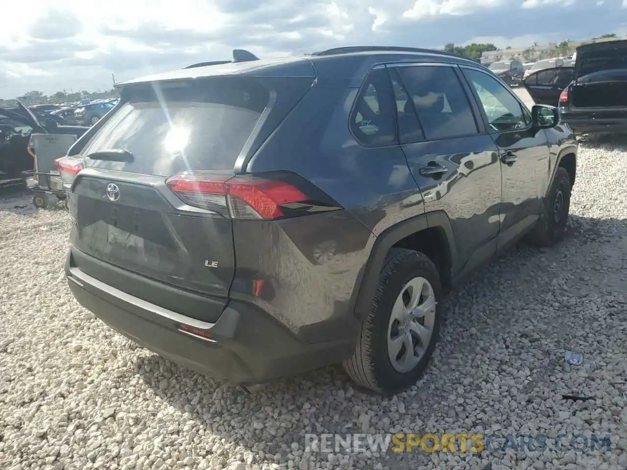 4 Photograph of a damaged car 2T3H1RFV3LC056460 TOYOTA RAV4 2020