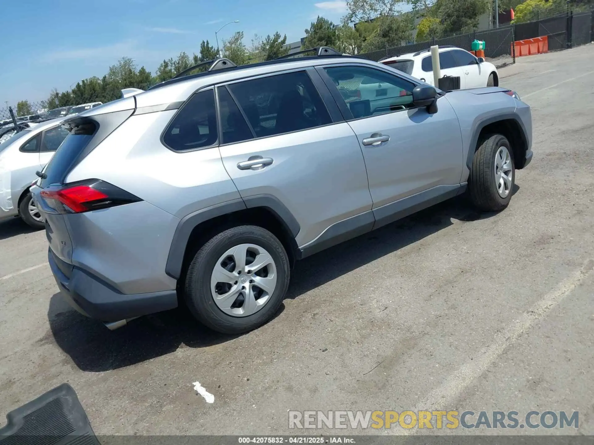 4 Photograph of a damaged car 2T3H1RFV3LC084341 TOYOTA RAV4 2020