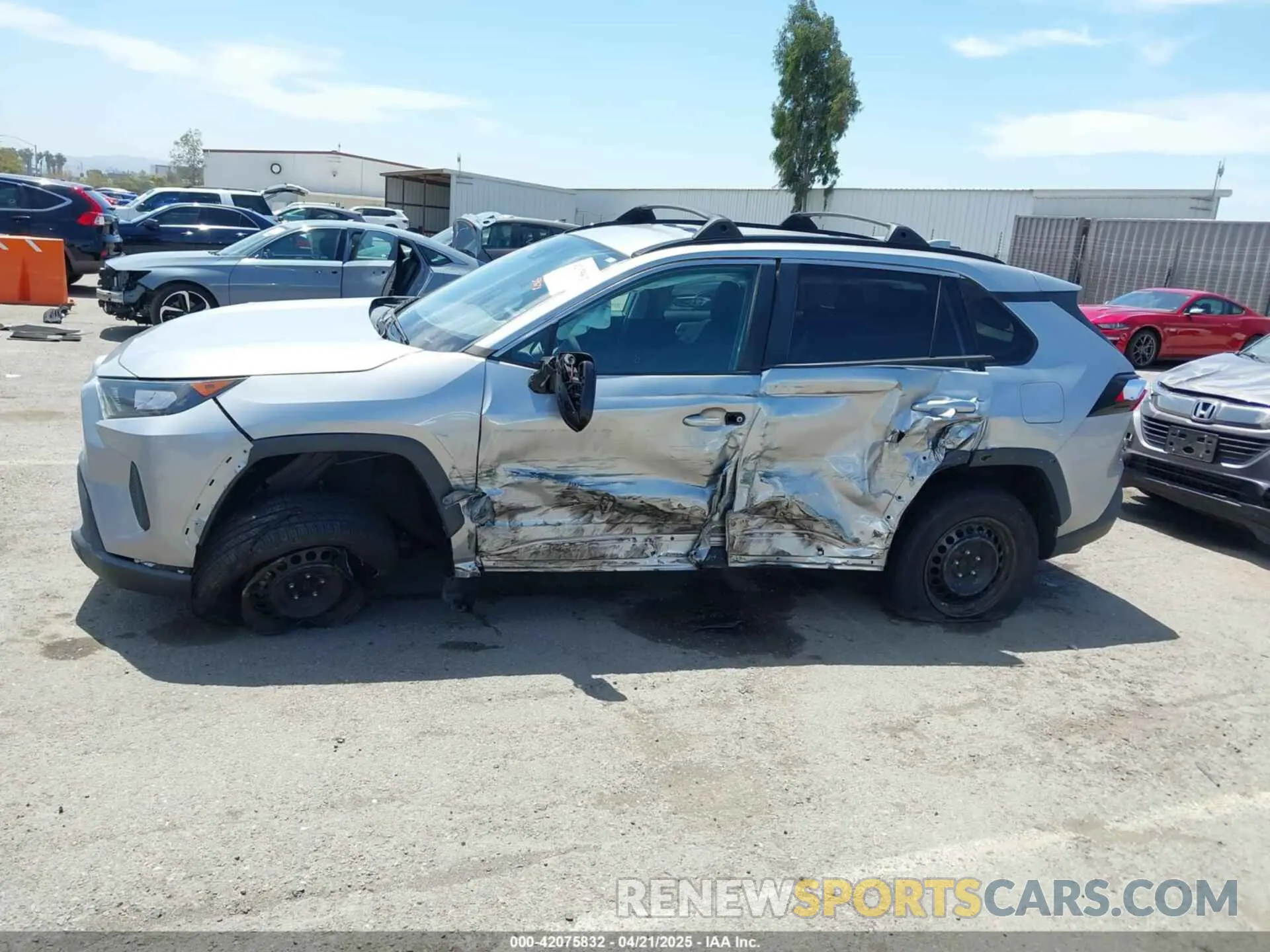 6 Photograph of a damaged car 2T3H1RFV3LC084341 TOYOTA RAV4 2020