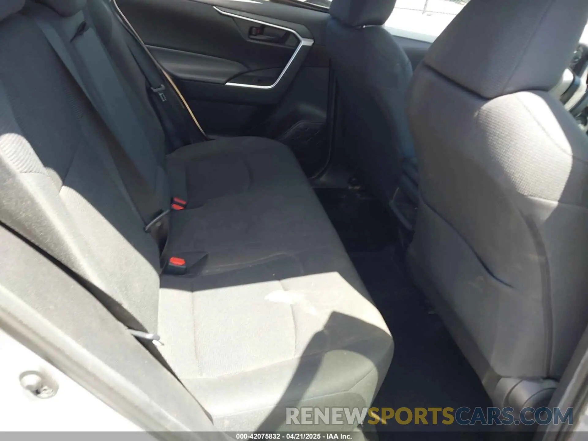 8 Photograph of a damaged car 2T3H1RFV3LC084341 TOYOTA RAV4 2020