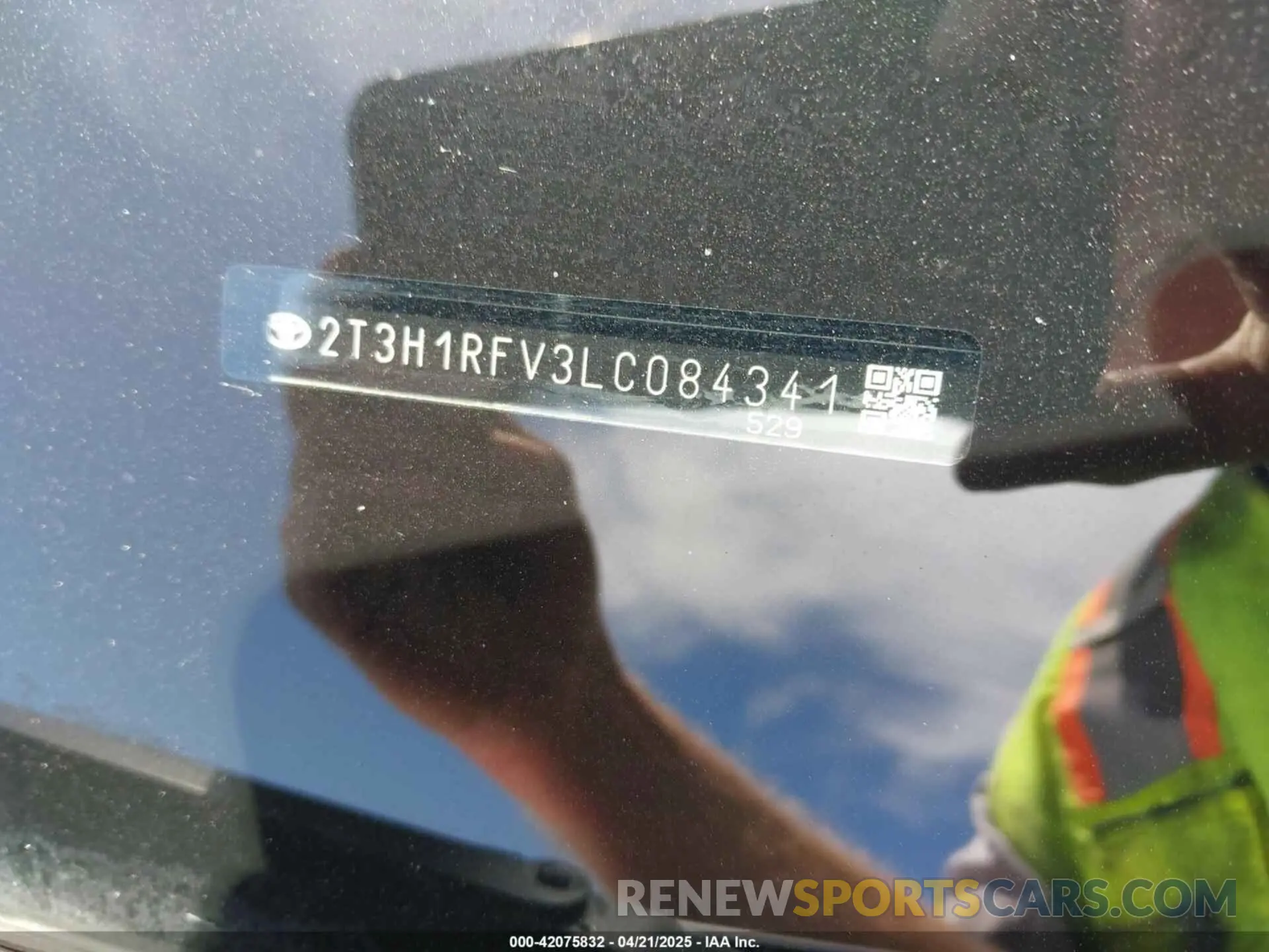 9 Photograph of a damaged car 2T3H1RFV3LC084341 TOYOTA RAV4 2020