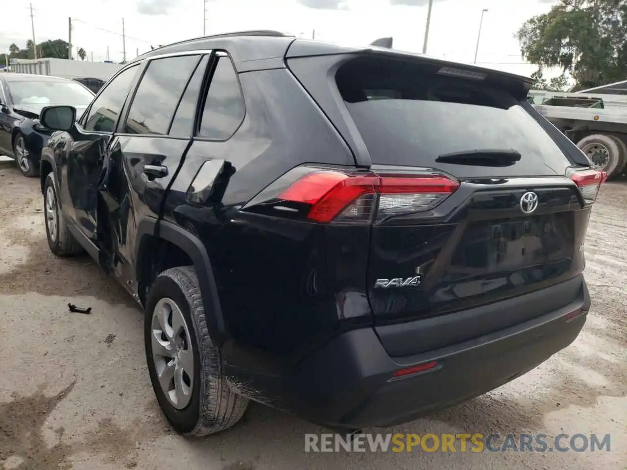 10 Photograph of a damaged car 2T3H1RFV3LW060944 TOYOTA RAV4 2020