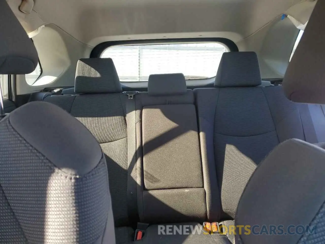 10 Photograph of a damaged car 2T3H1RFV3LW061415 TOYOTA RAV4 2020