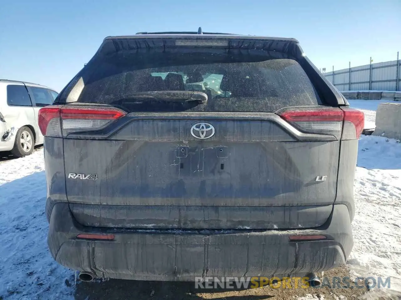 6 Photograph of a damaged car 2T3H1RFV3LW061415 TOYOTA RAV4 2020