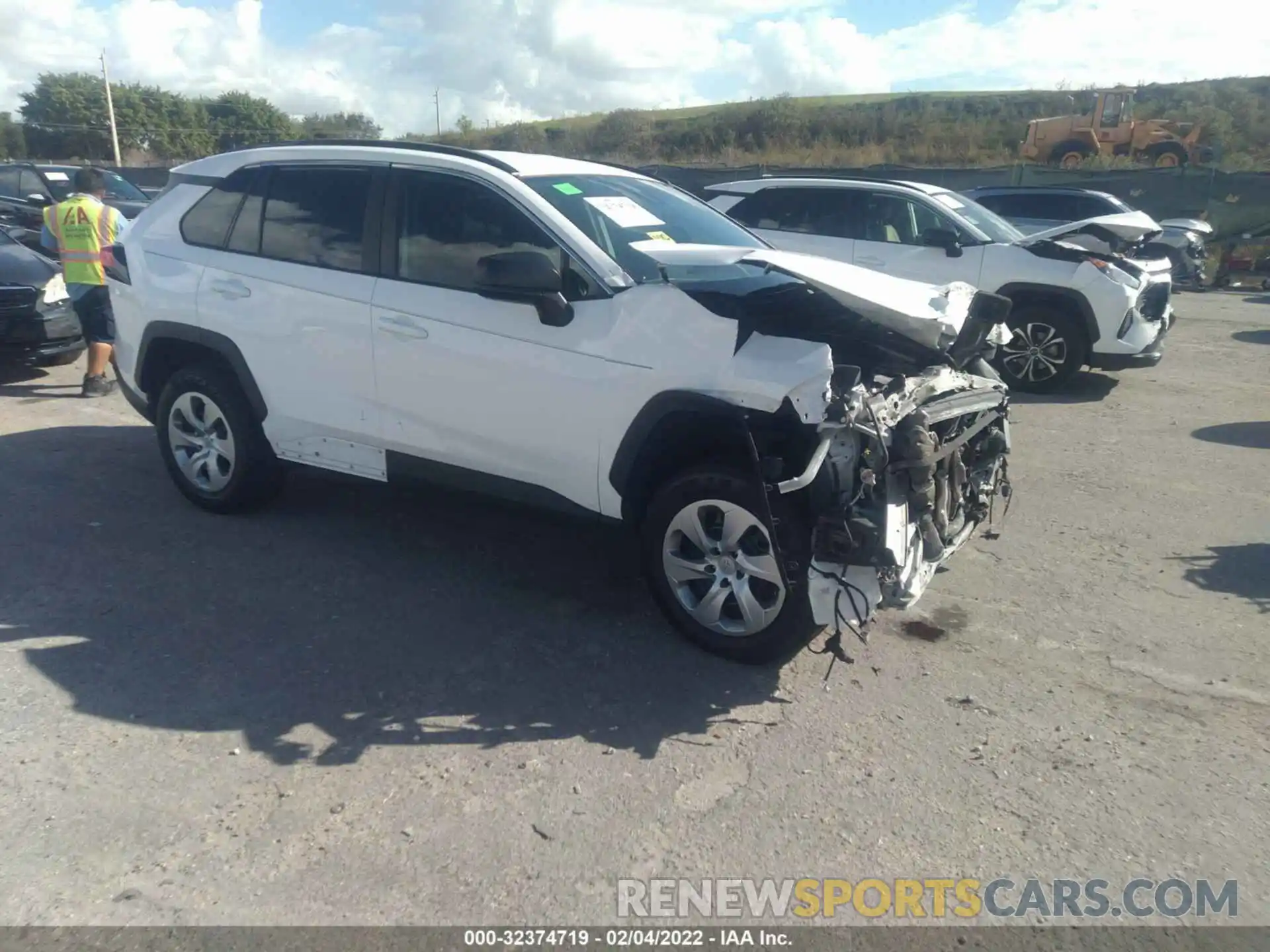 1 Photograph of a damaged car 2T3H1RFV3LW061964 TOYOTA RAV4 2020