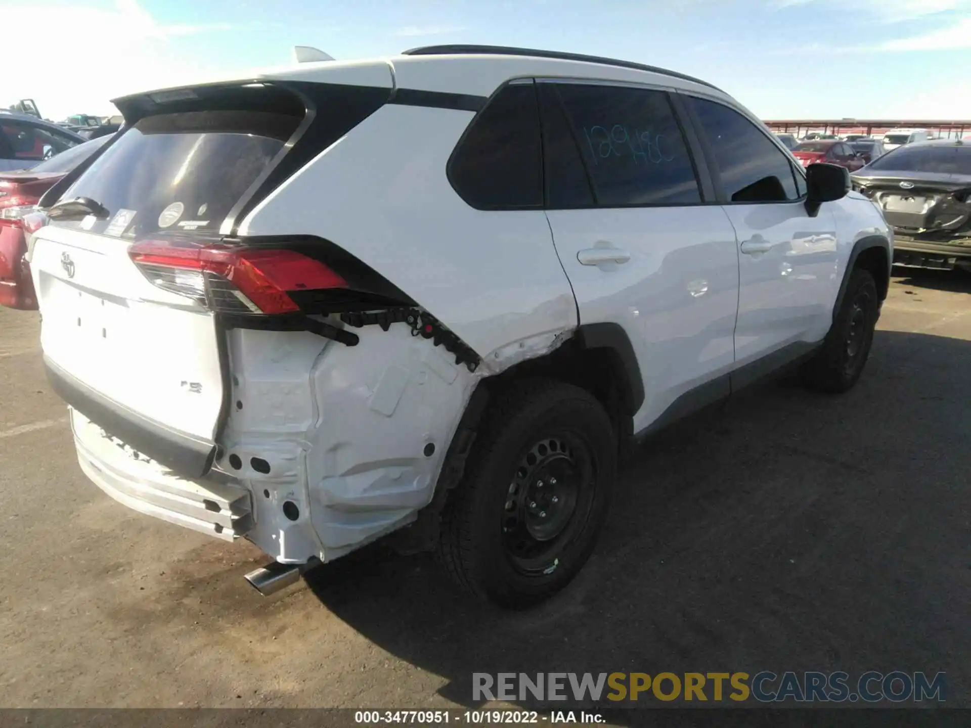 4 Photograph of a damaged car 2T3H1RFV3LW062516 TOYOTA RAV4 2020