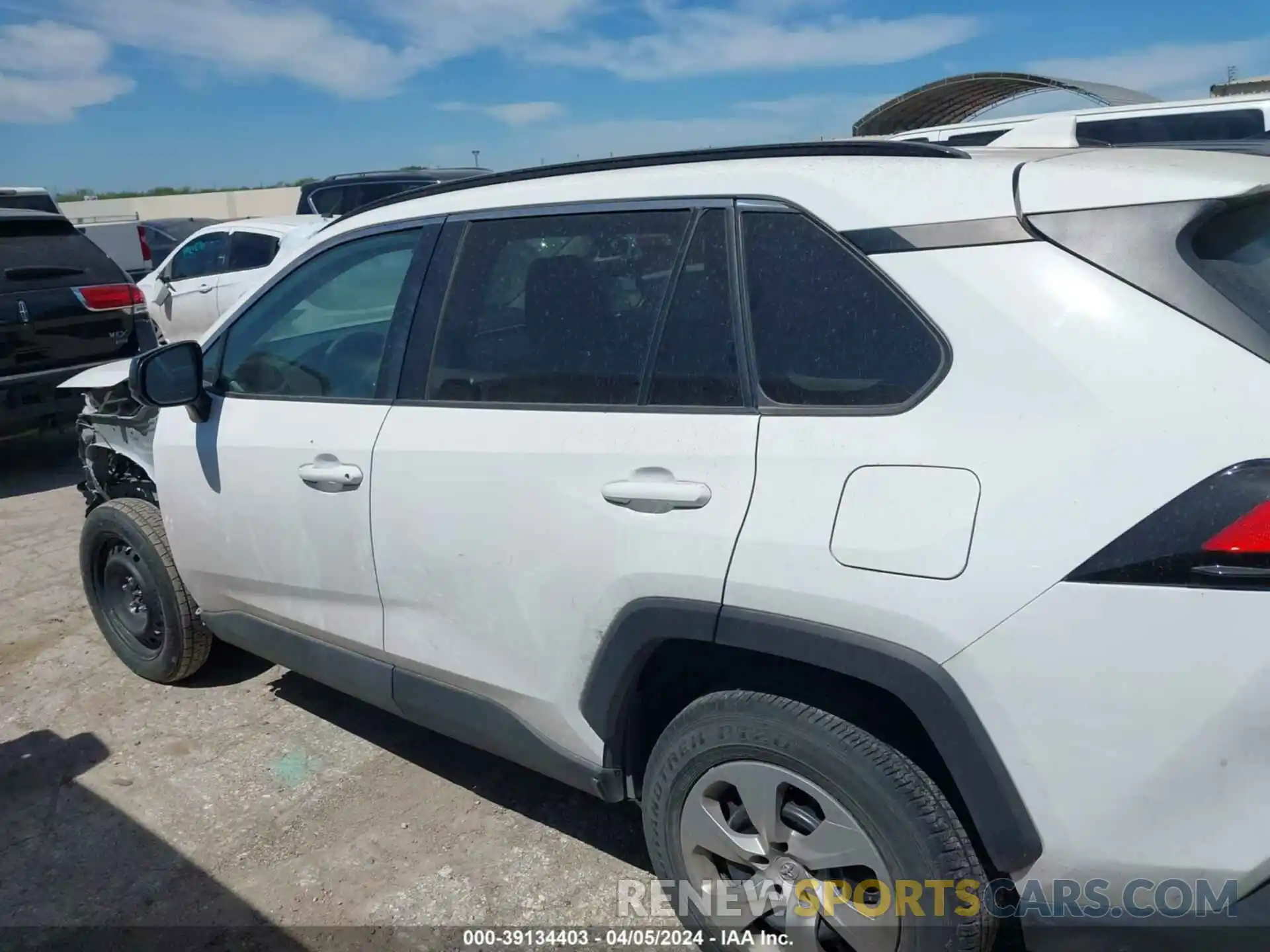 15 Photograph of a damaged car 2T3H1RFV3LW086704 TOYOTA RAV4 2020