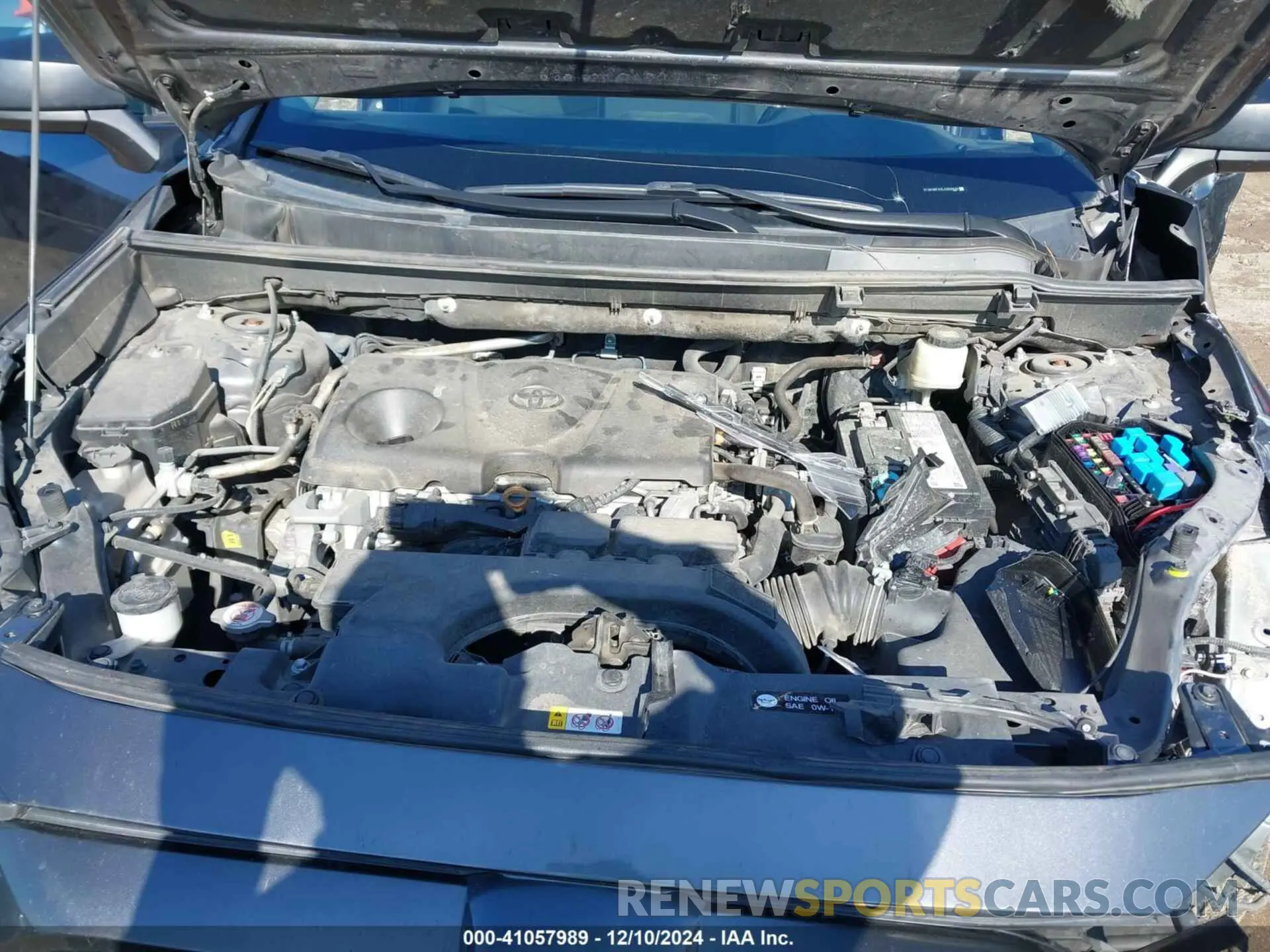 10 Photograph of a damaged car 2T3H1RFV4LC050926 TOYOTA RAV4 2020