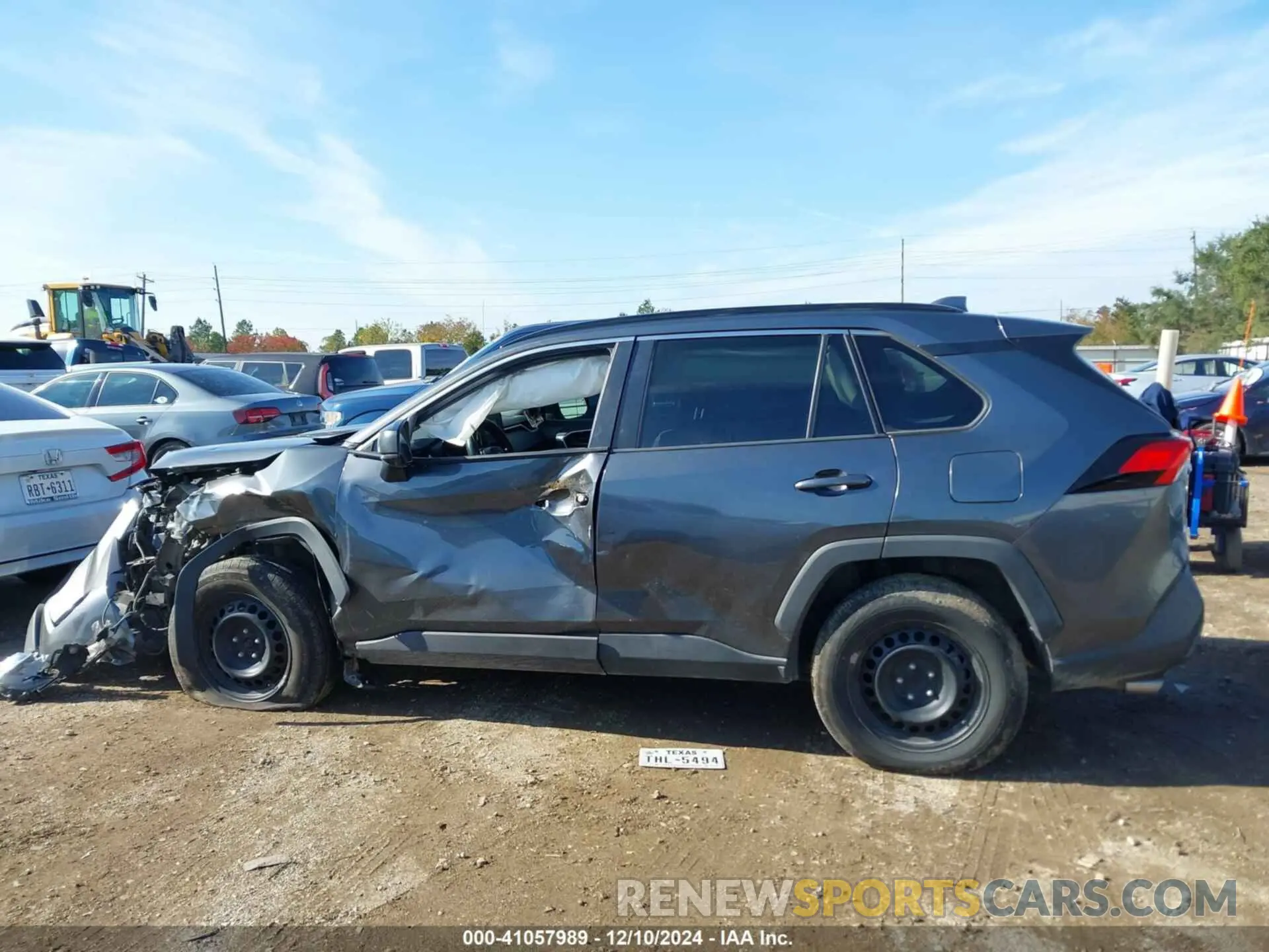 14 Photograph of a damaged car 2T3H1RFV4LC050926 TOYOTA RAV4 2020