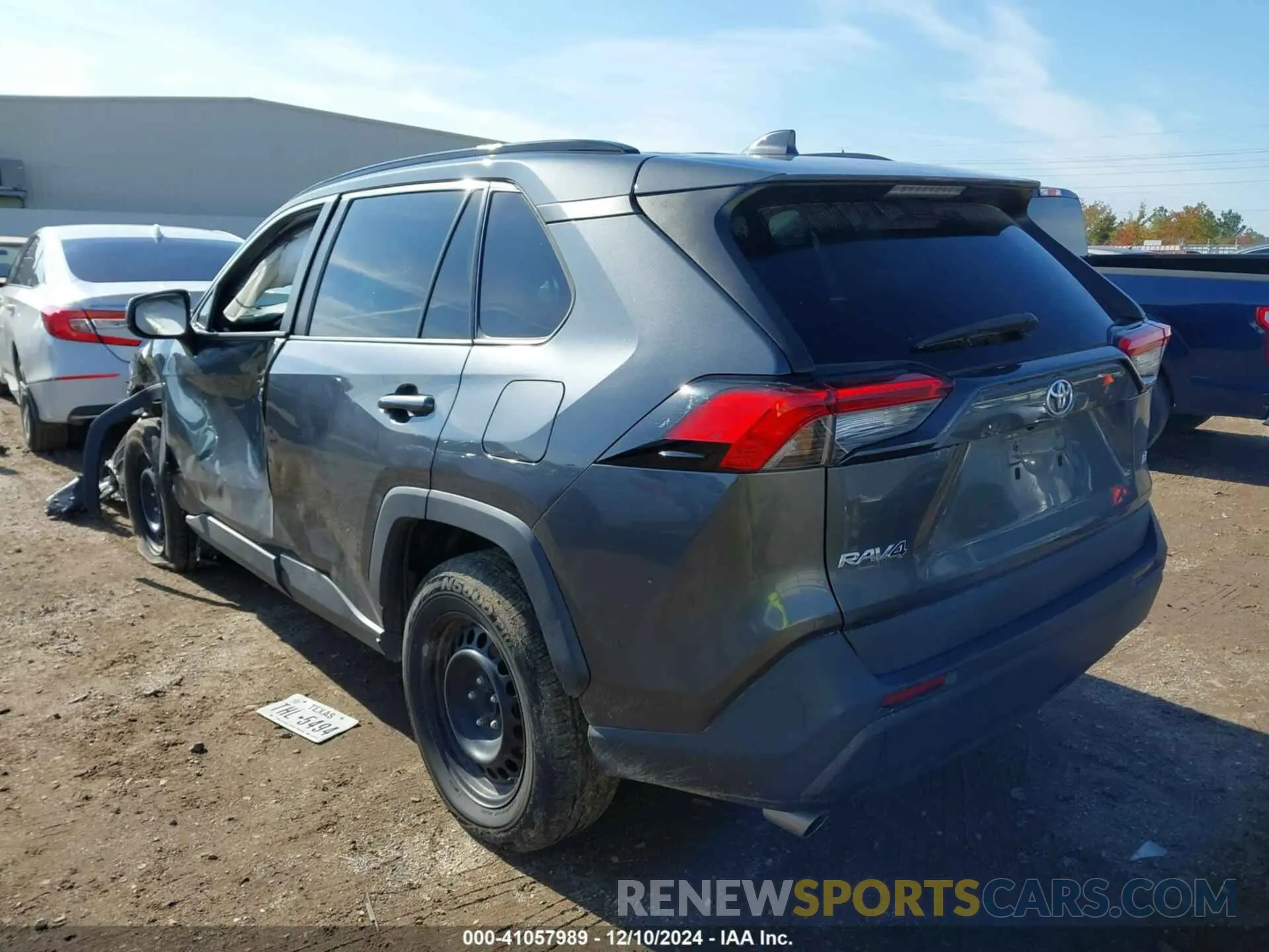 3 Photograph of a damaged car 2T3H1RFV4LC050926 TOYOTA RAV4 2020