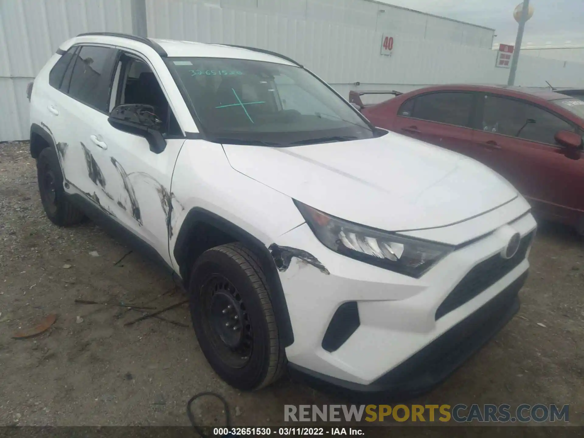 1 Photograph of a damaged car 2T3H1RFV4LC052725 TOYOTA RAV4 2020