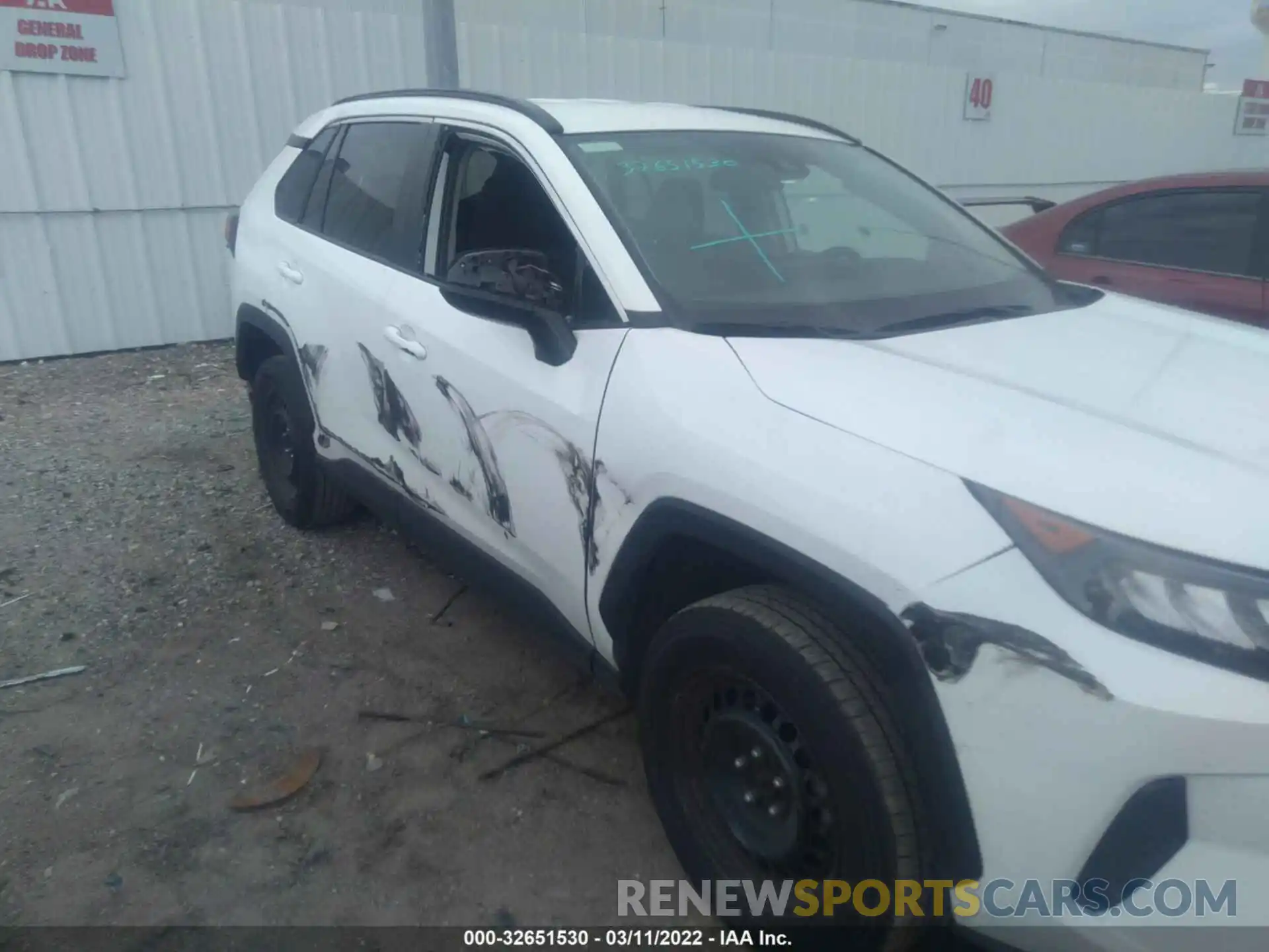 6 Photograph of a damaged car 2T3H1RFV4LC052725 TOYOTA RAV4 2020