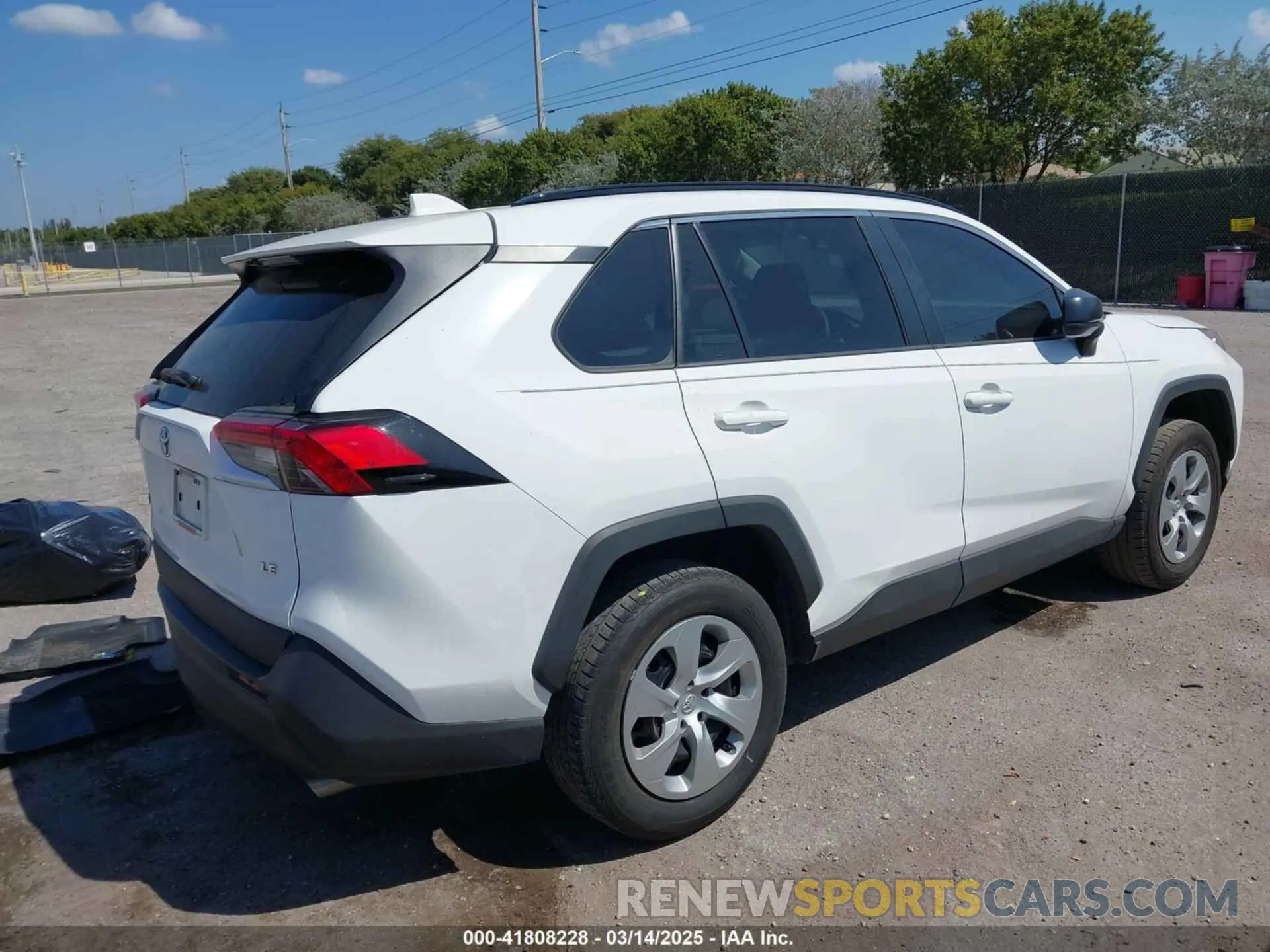 4 Photograph of a damaged car 2T3H1RFV4LC068116 TOYOTA RAV4 2020